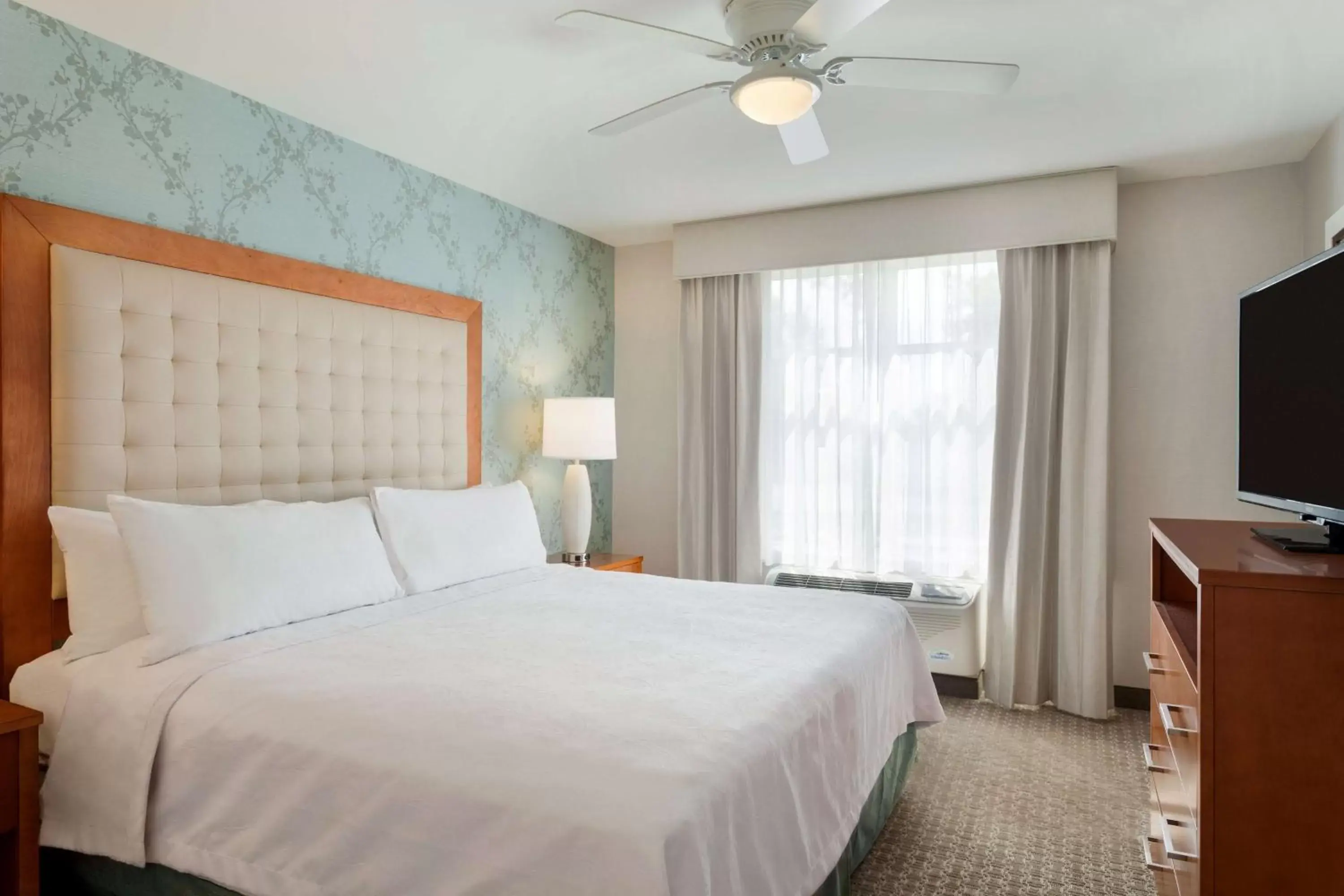 Bed in Homewood Suites by Hilton Gateway Hills Nashua