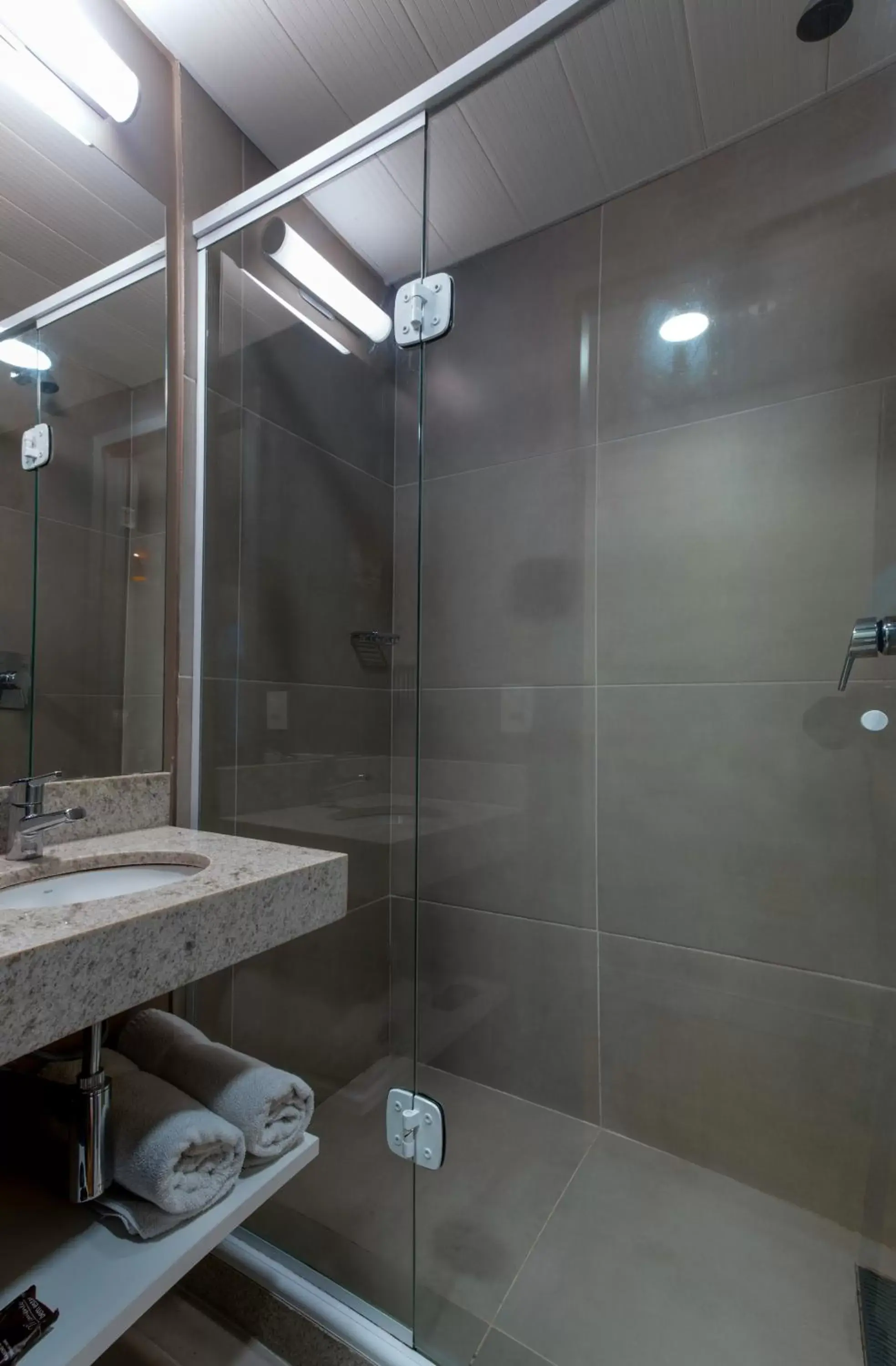 Shower, Bathroom in ibis budget Maceió Pajuçara