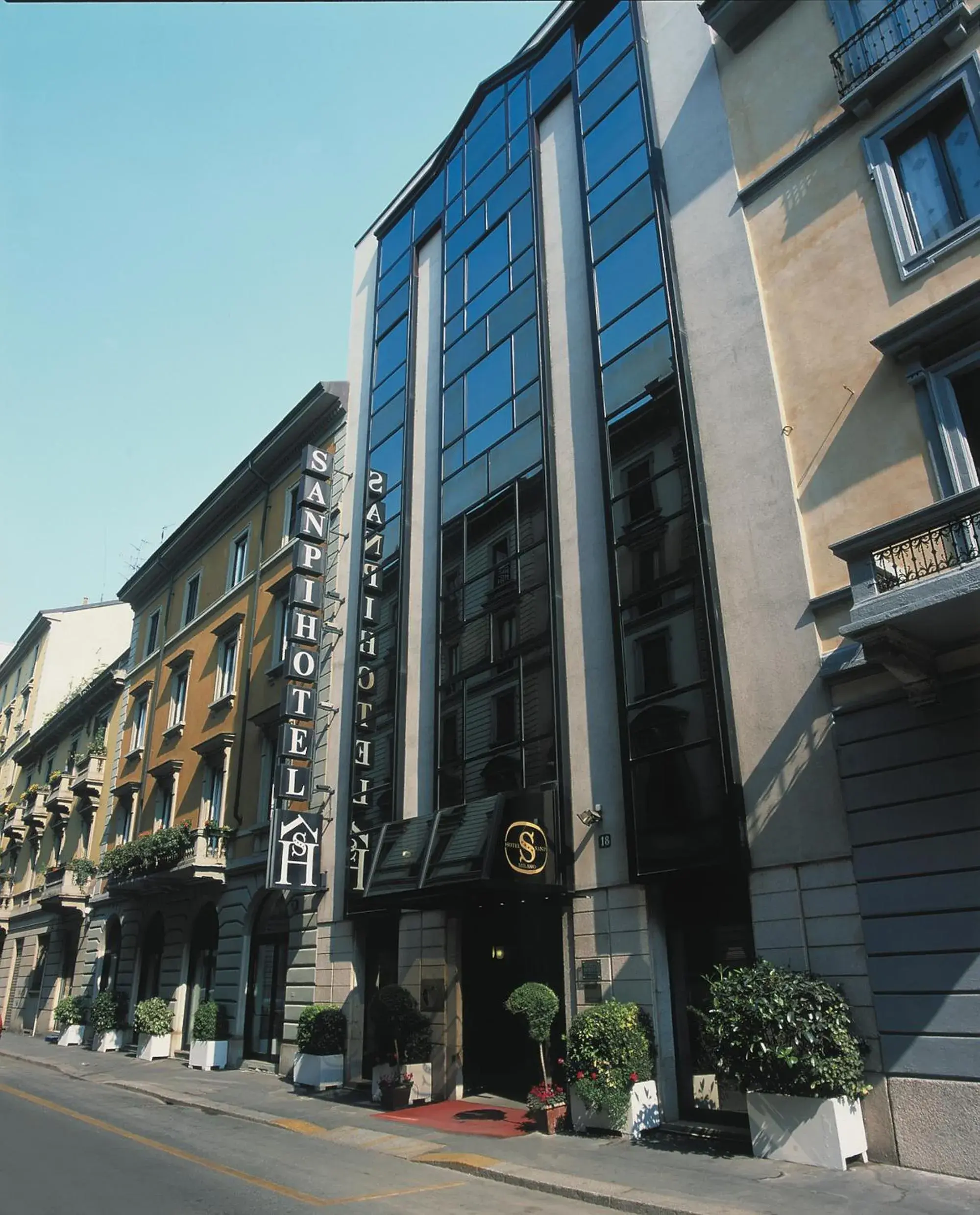 Facade/entrance in Hotel Sanpi Milano