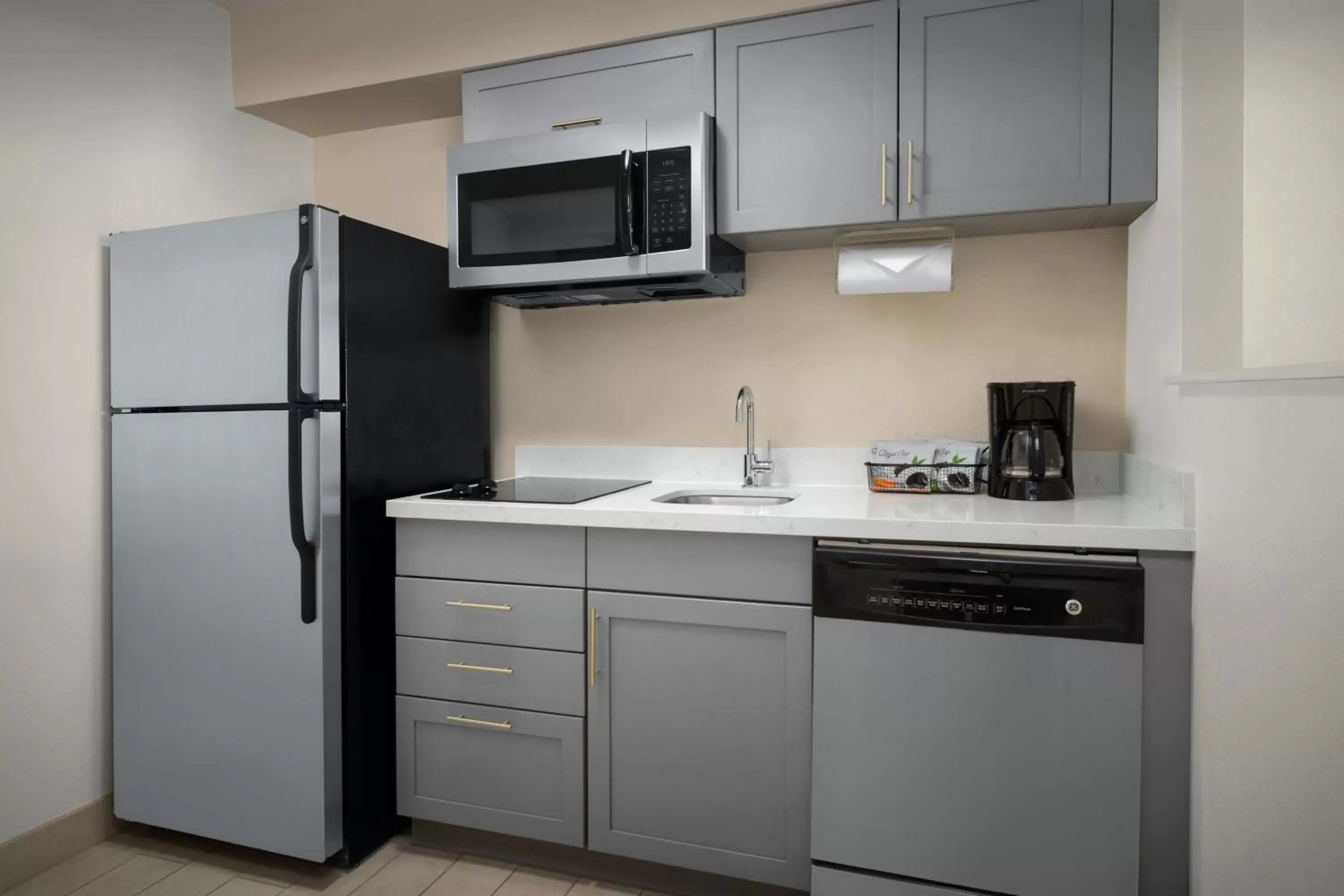 Kitchen or kitchenette, Kitchen/Kitchenette in Residence Inn by Marriott Washington - DC/Foggy Bottom