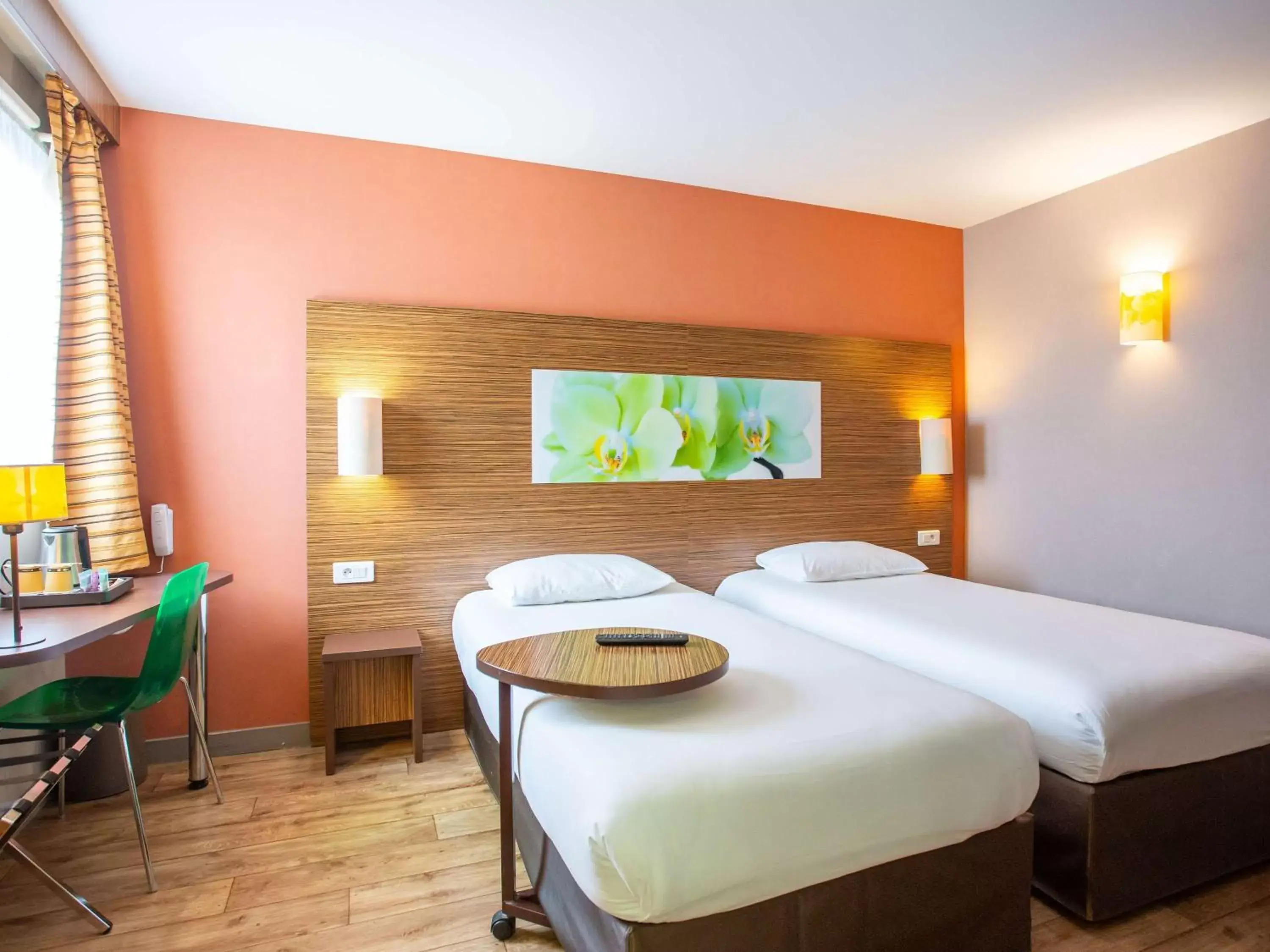 Bedroom, Bed in ibis Styles Bourges