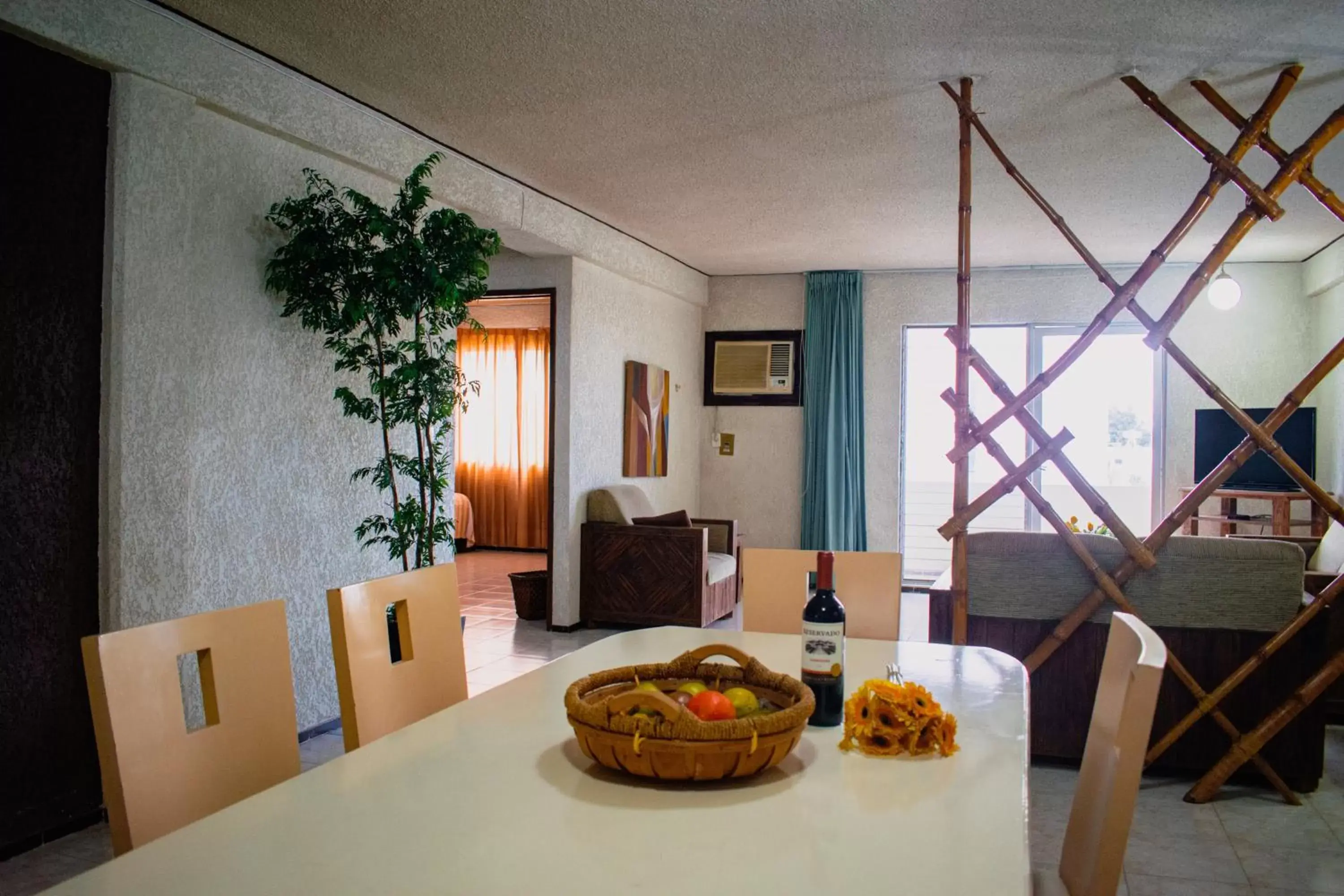 Dining area in Suites Del Sol