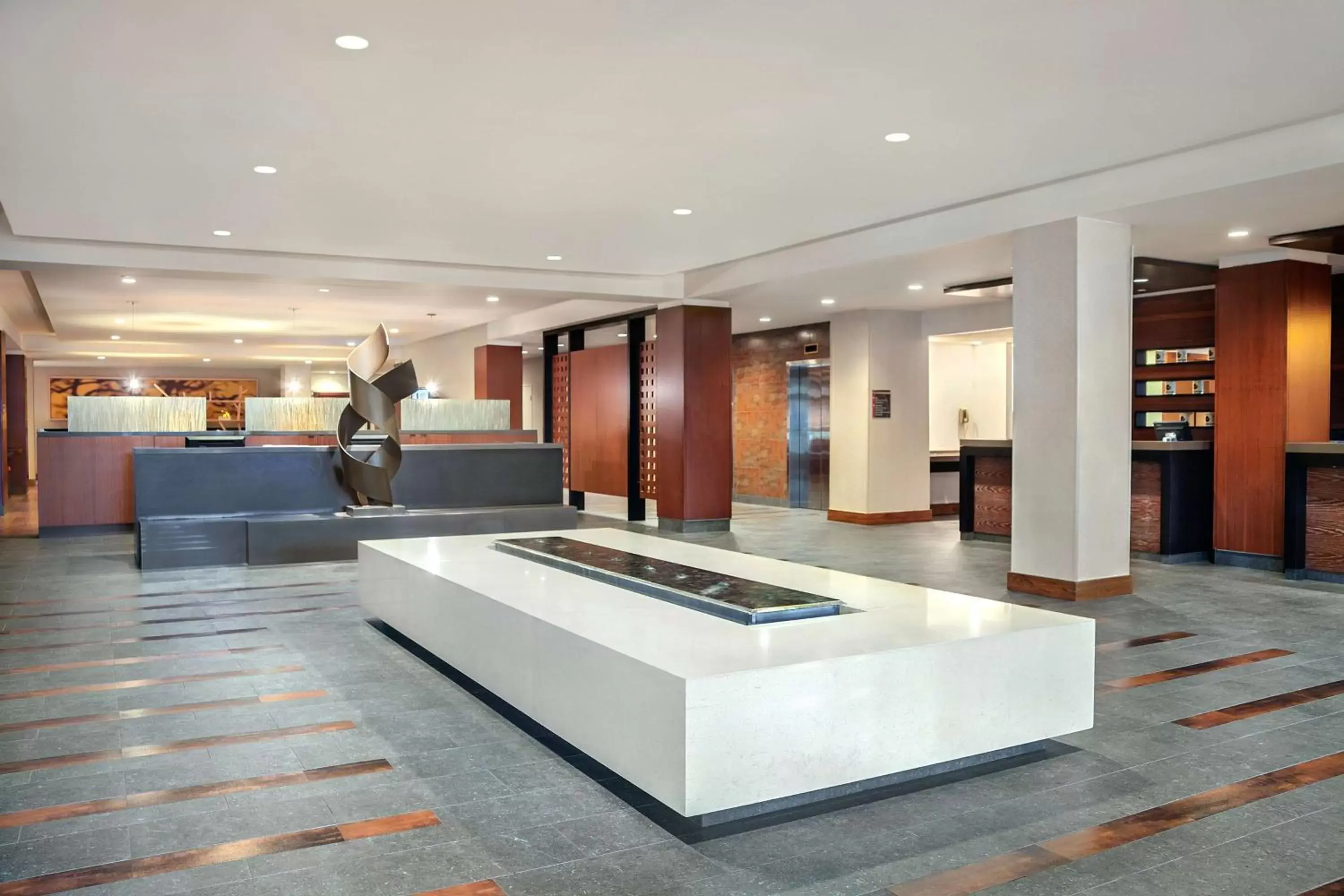 Lobby or reception, Lobby/Reception in DoubleTree by Hilton San Francisco Airport