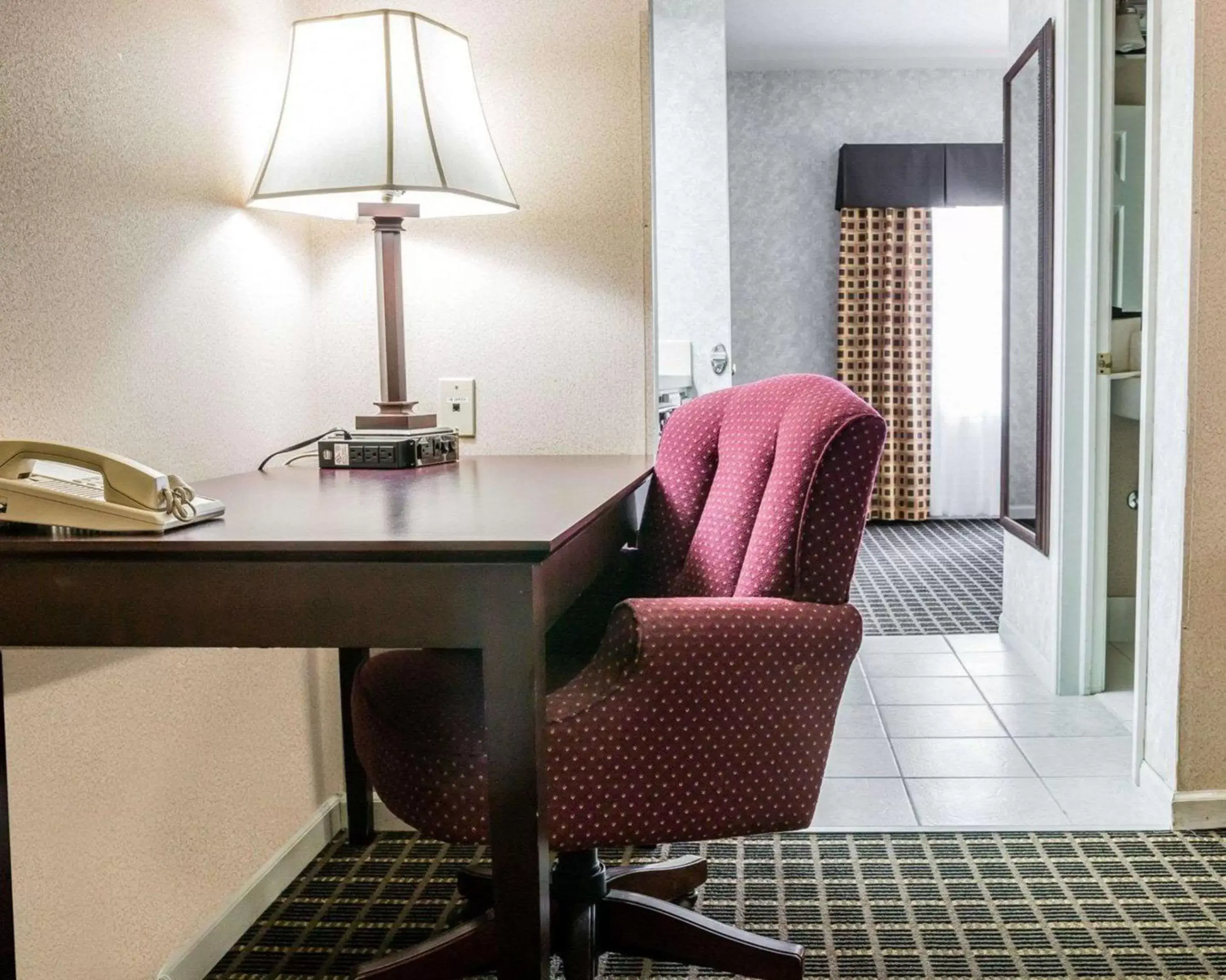 Photo of the whole room, Seating Area in Econo Lodge Inn & Suites