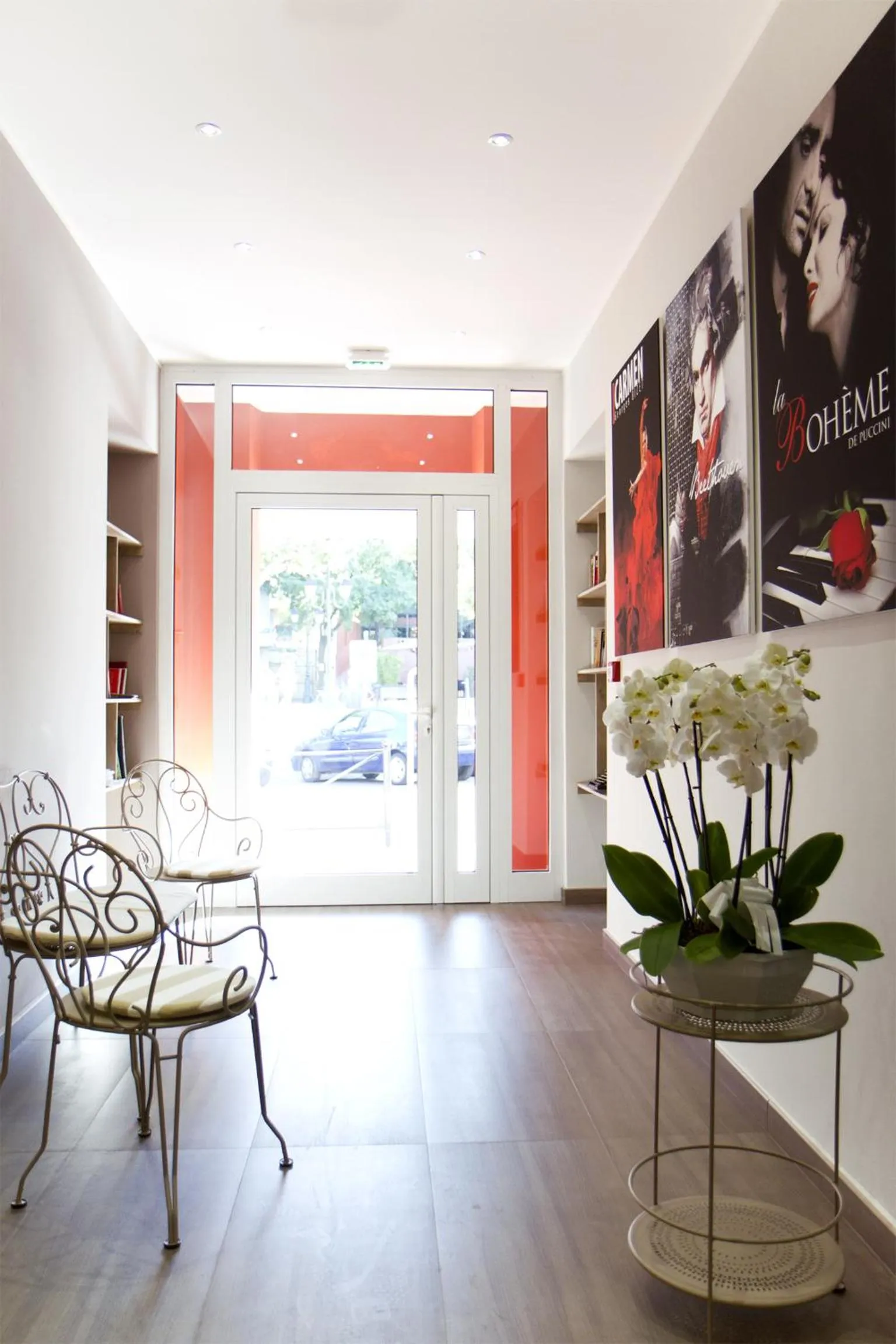 Lobby or reception in Hôtel CASABELLA Cannes Mouans Sartoux