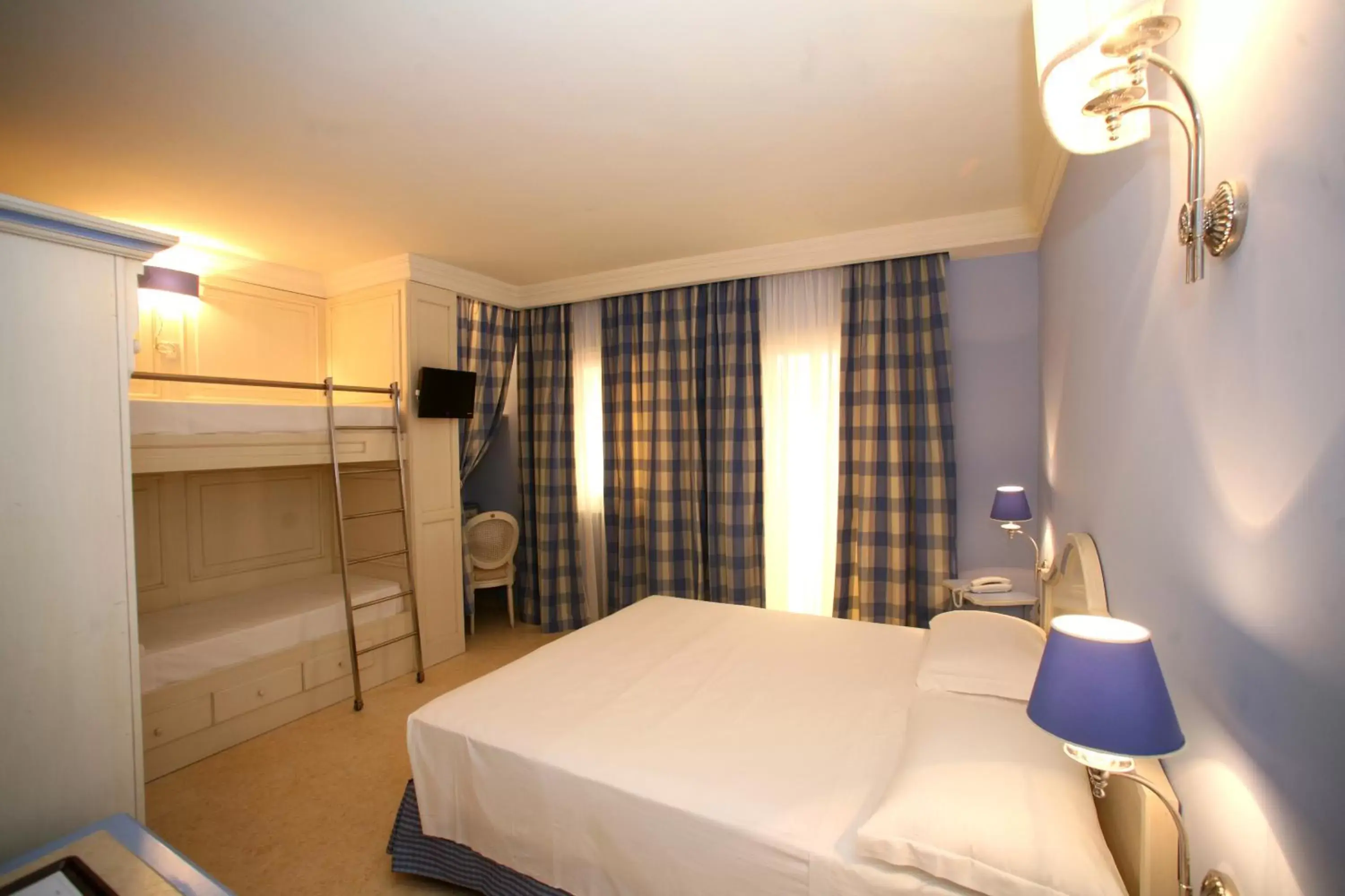 Photo of the whole room, Bed in Palace Hotel Vieste Photo of the whole room, Bed in Palace Hotel Vieste