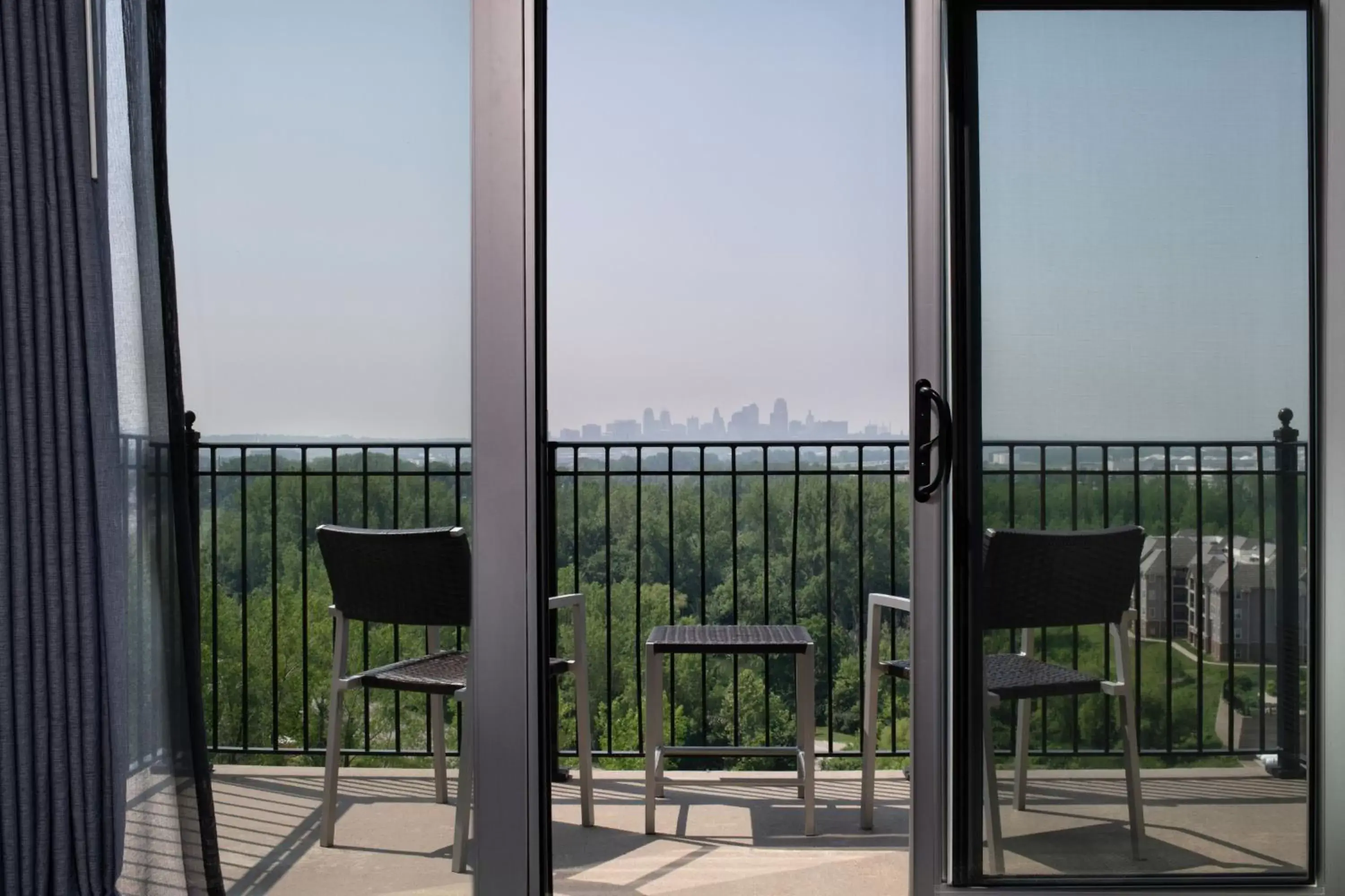 Photo of the whole room, Balcony/Terrace in Courtyard Kansas City at Briarcliff