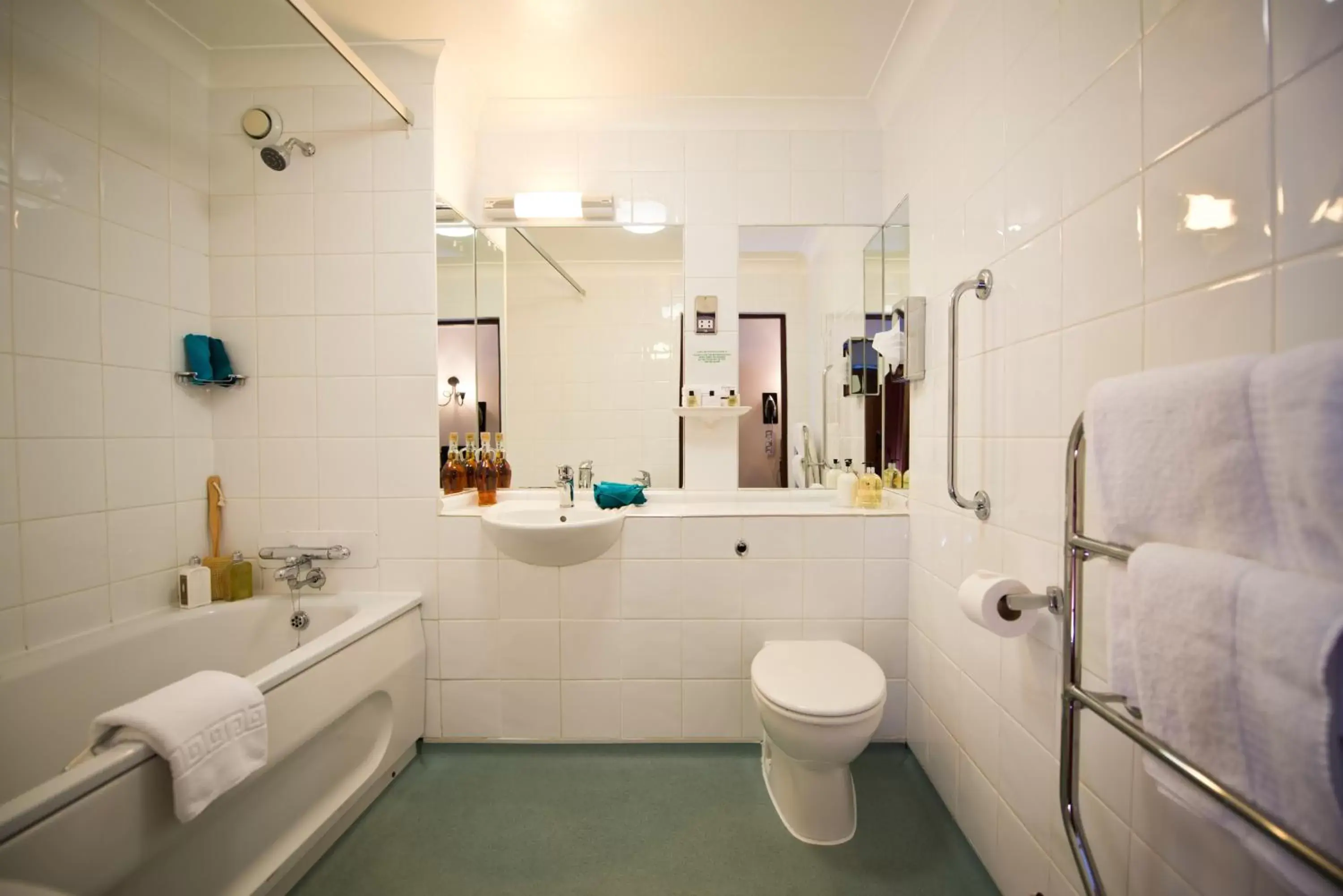 Bathroom in Ellington Lodge at The Concorde