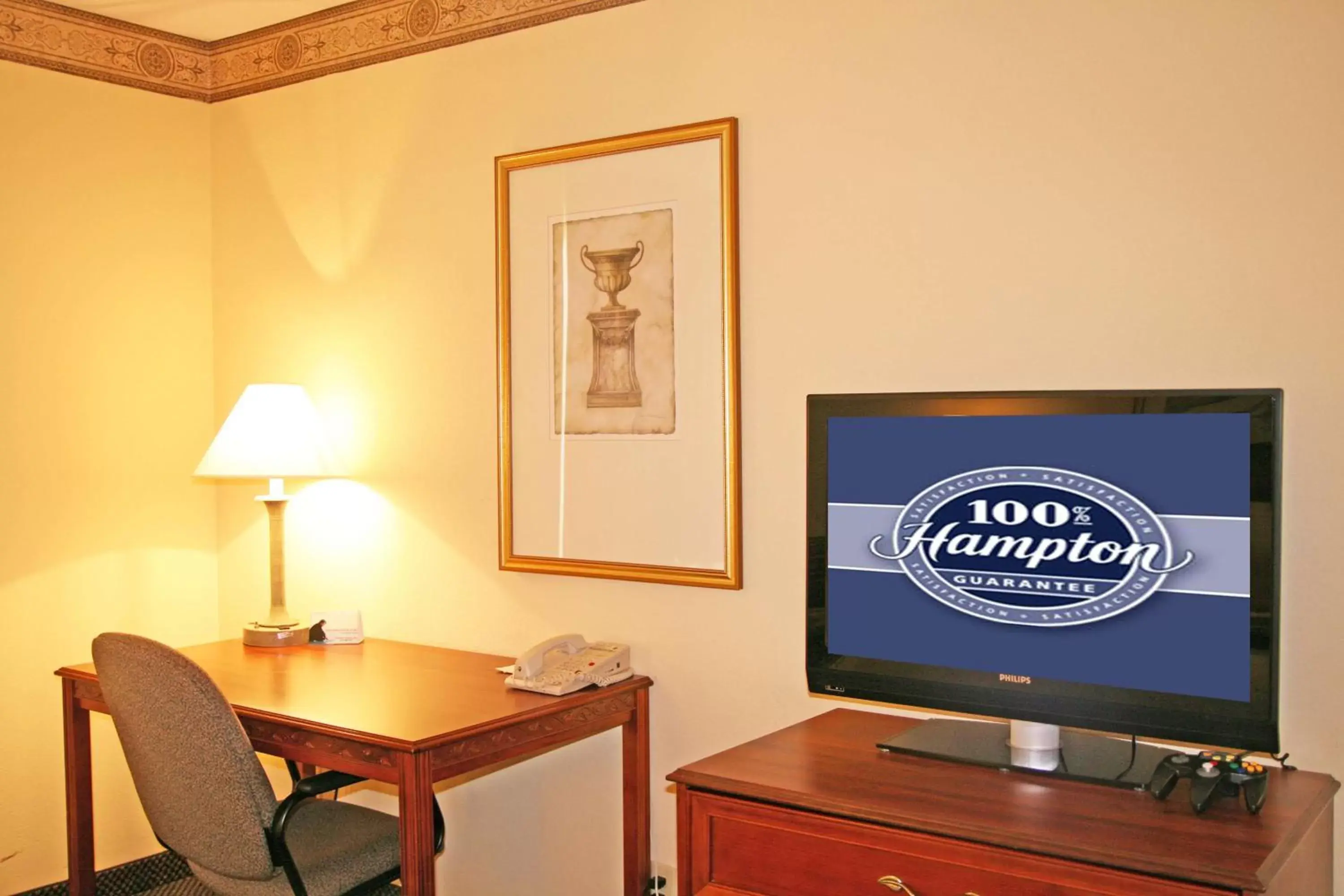 Bed, TV/Entertainment Center in Hampton Inn & Suites-Atlanta Airport North-I-85