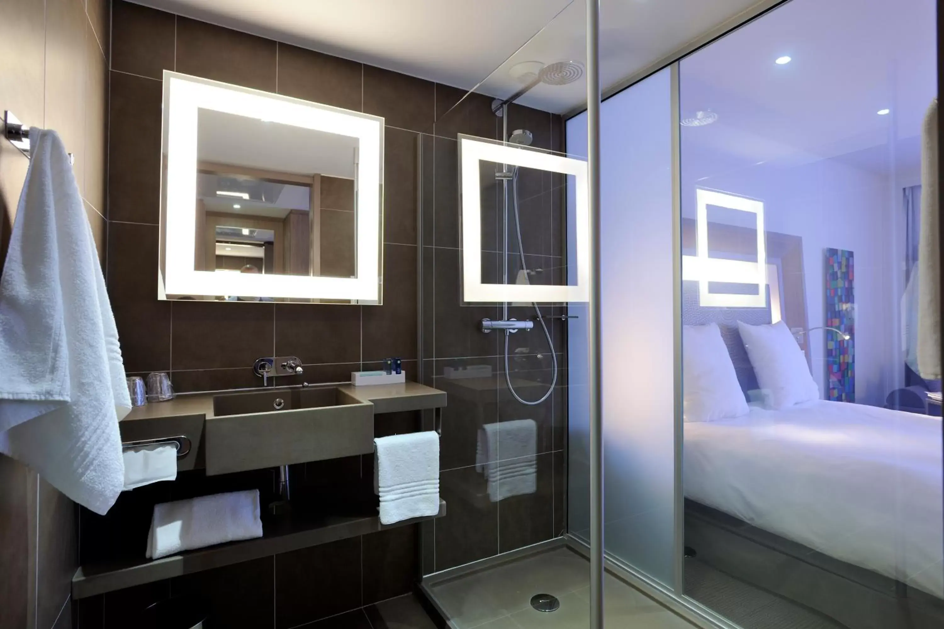 Photo of the whole room, Bathroom in Novotel Avignon Centre