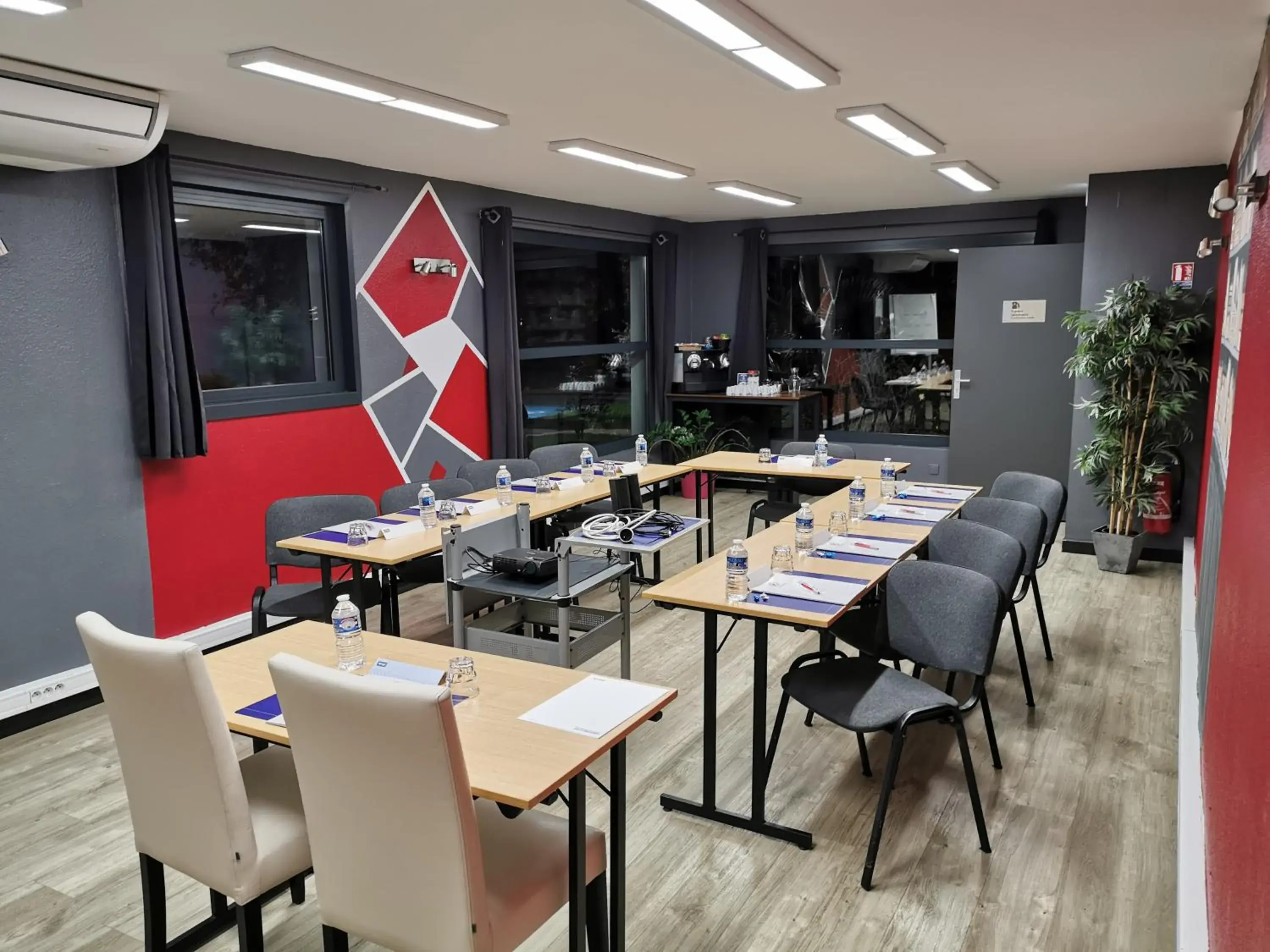 Restaurant/places to eat in Hôtel Kyriad Cap Sud Restaurant/places to eat in Hôtel Kyriad Cap Sud