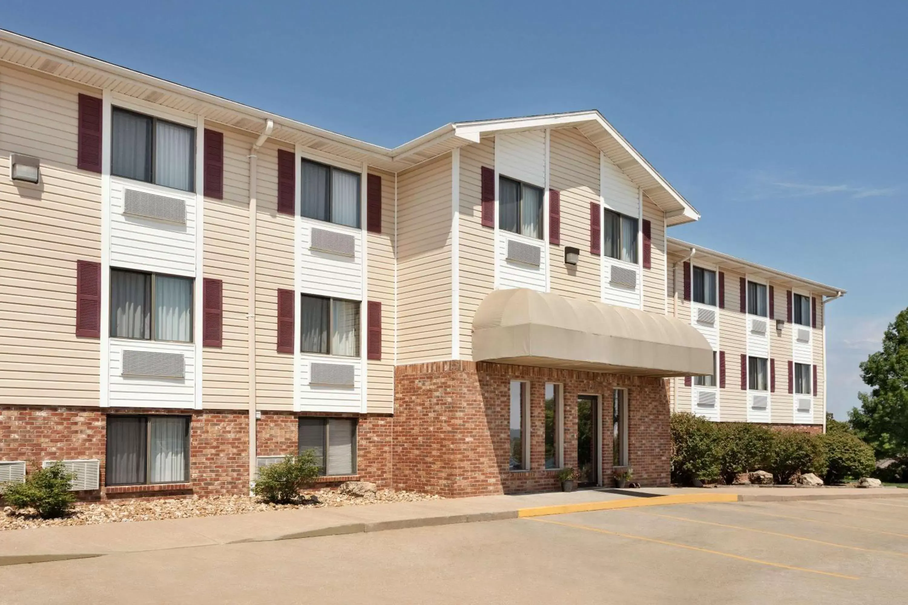 Property building in Travelodge by Wyndham Jefferson City
