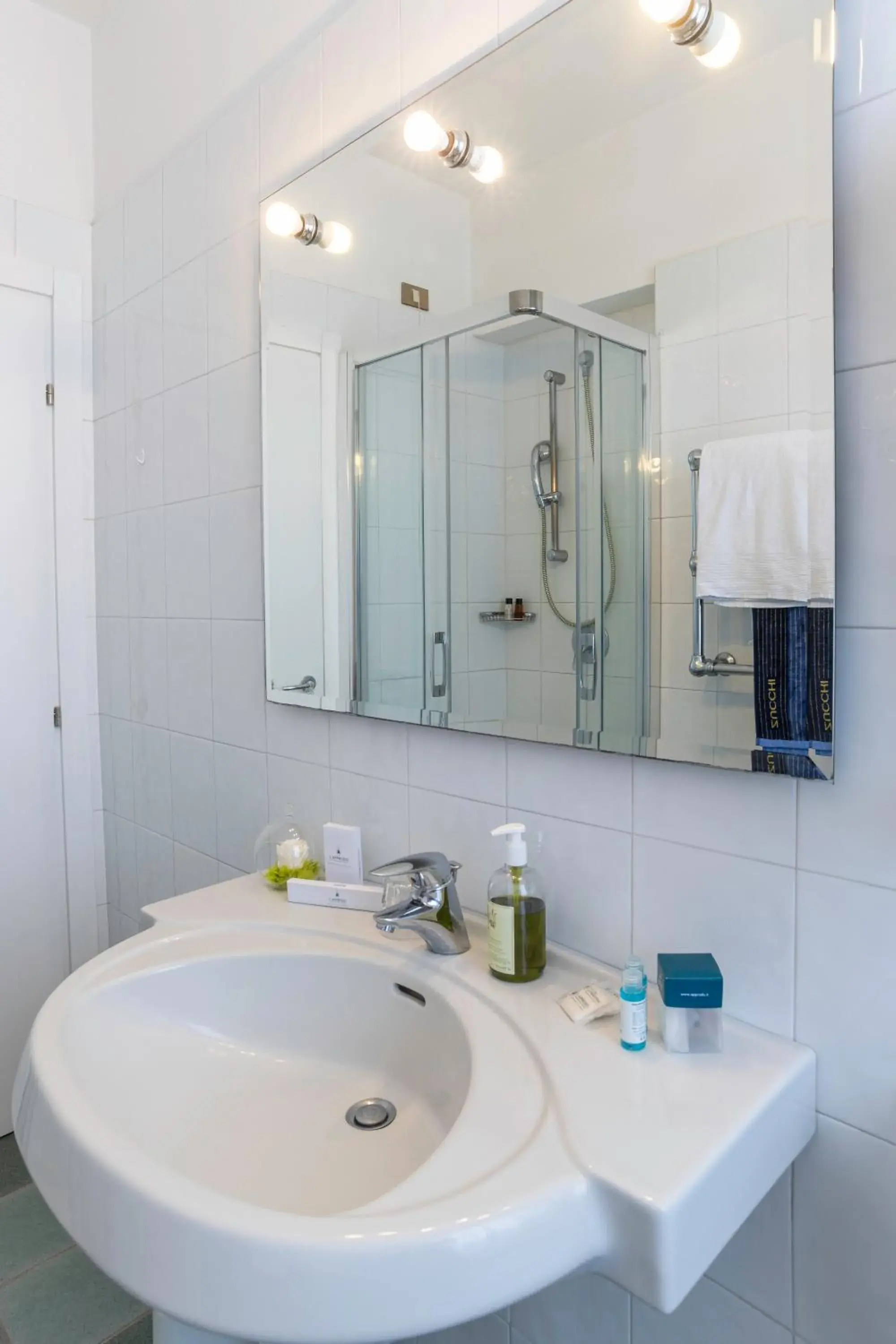 Bathroom in Hotel L'Approdo