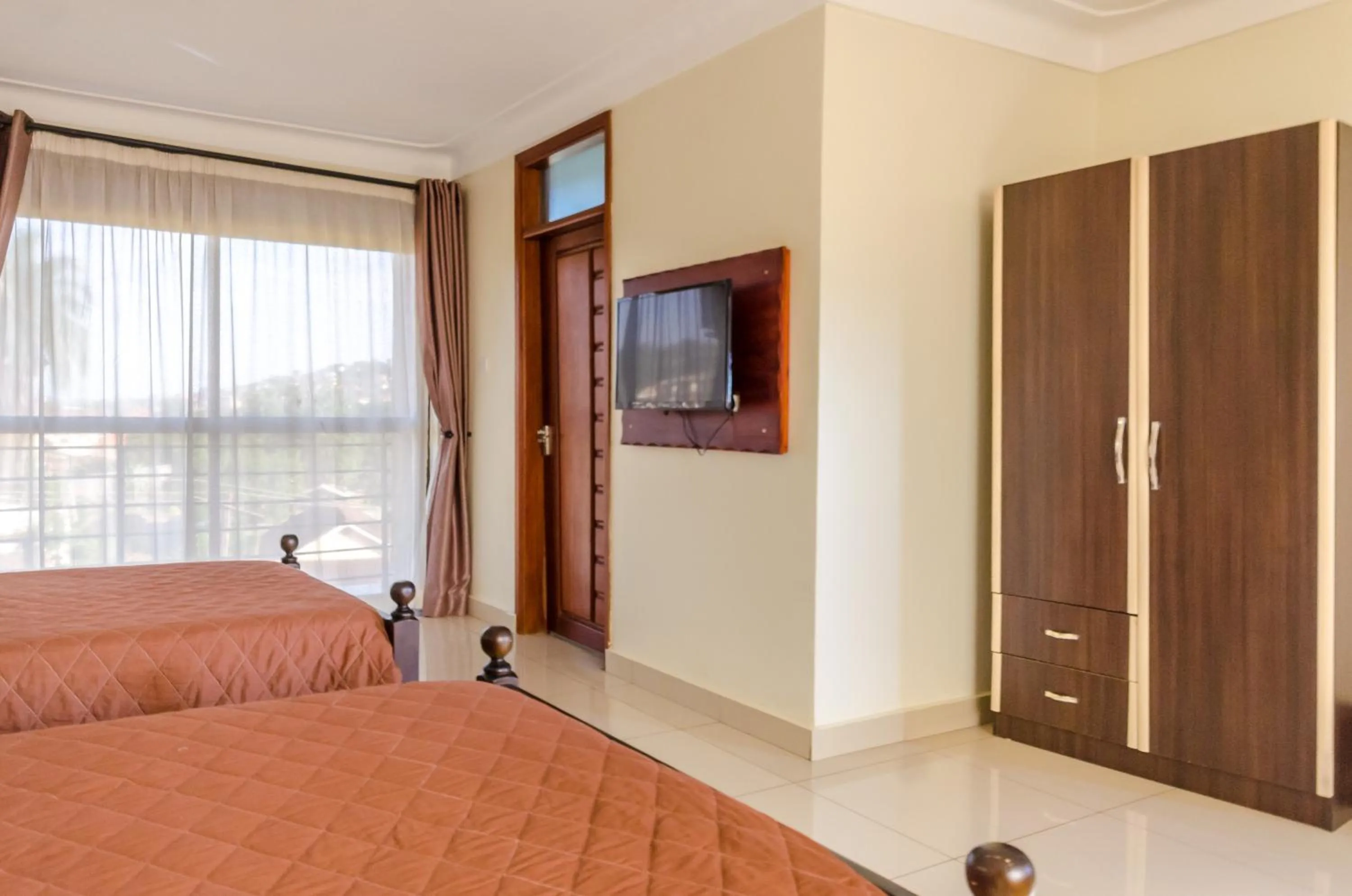 TV and multimedia, Bed in Marie's Royale Hotel