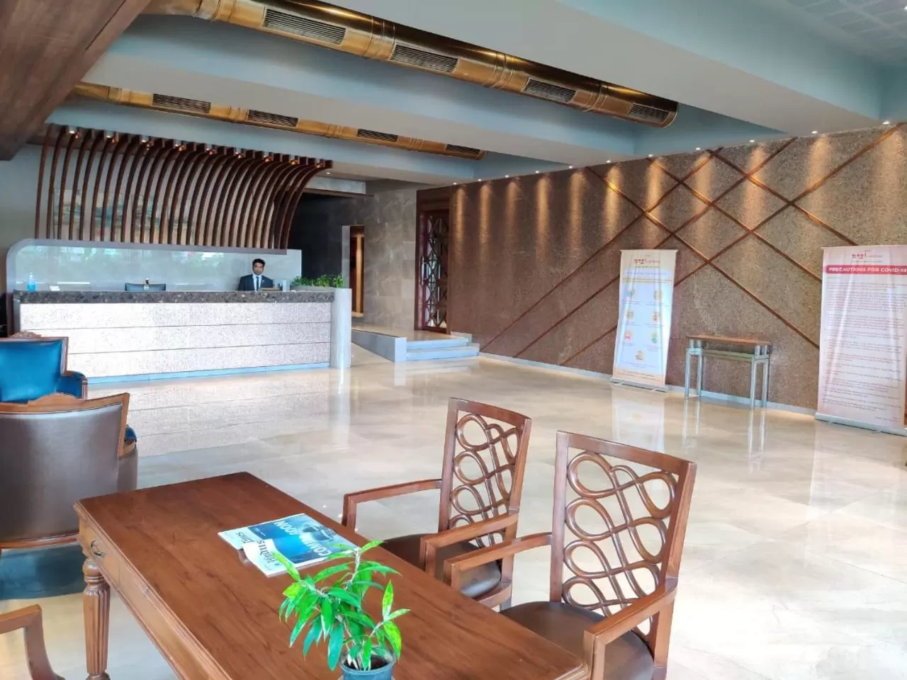 Lobby or reception in Hotel Yogi Midtown