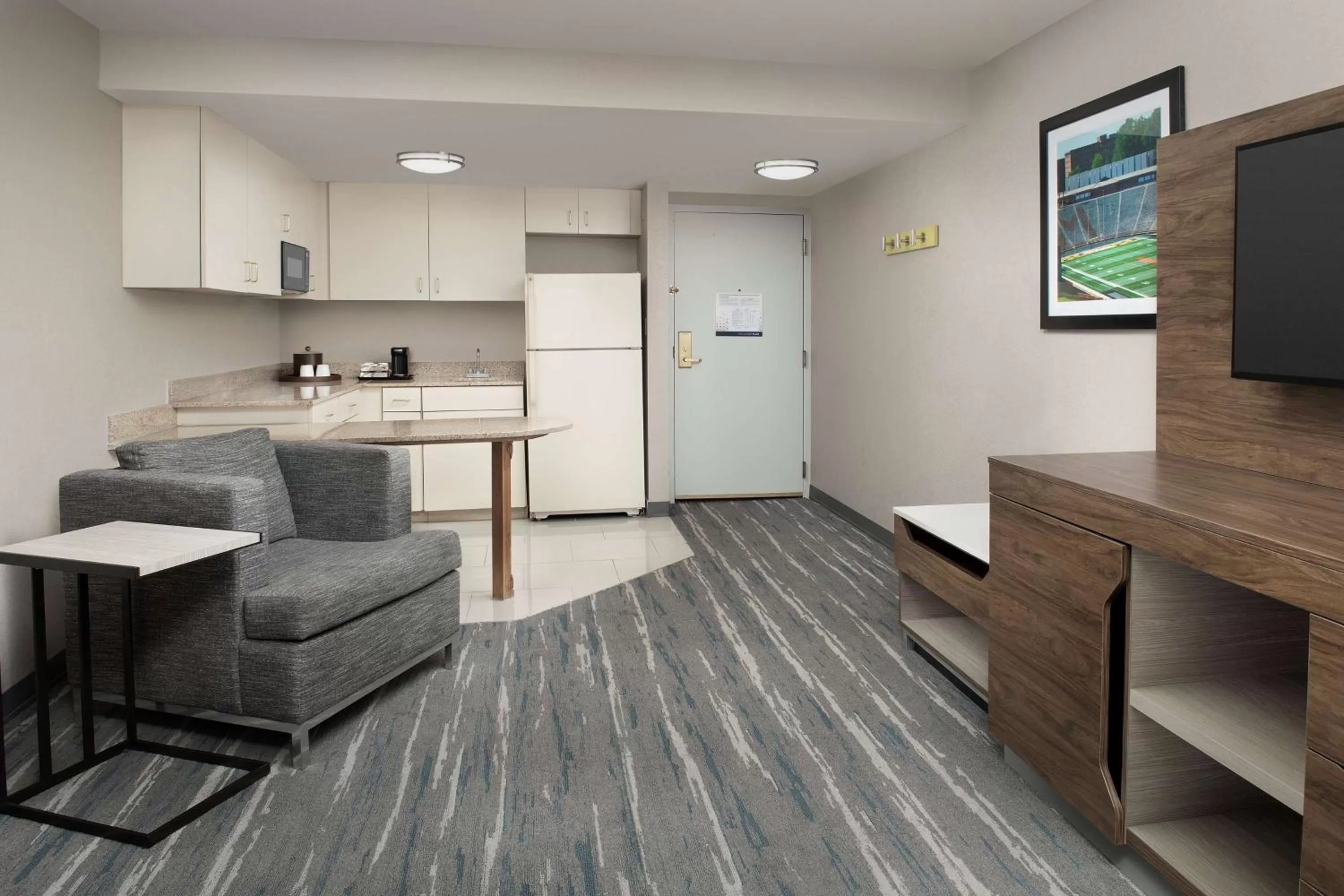 Kitchen or kitchenette in Hampton Inn College Park