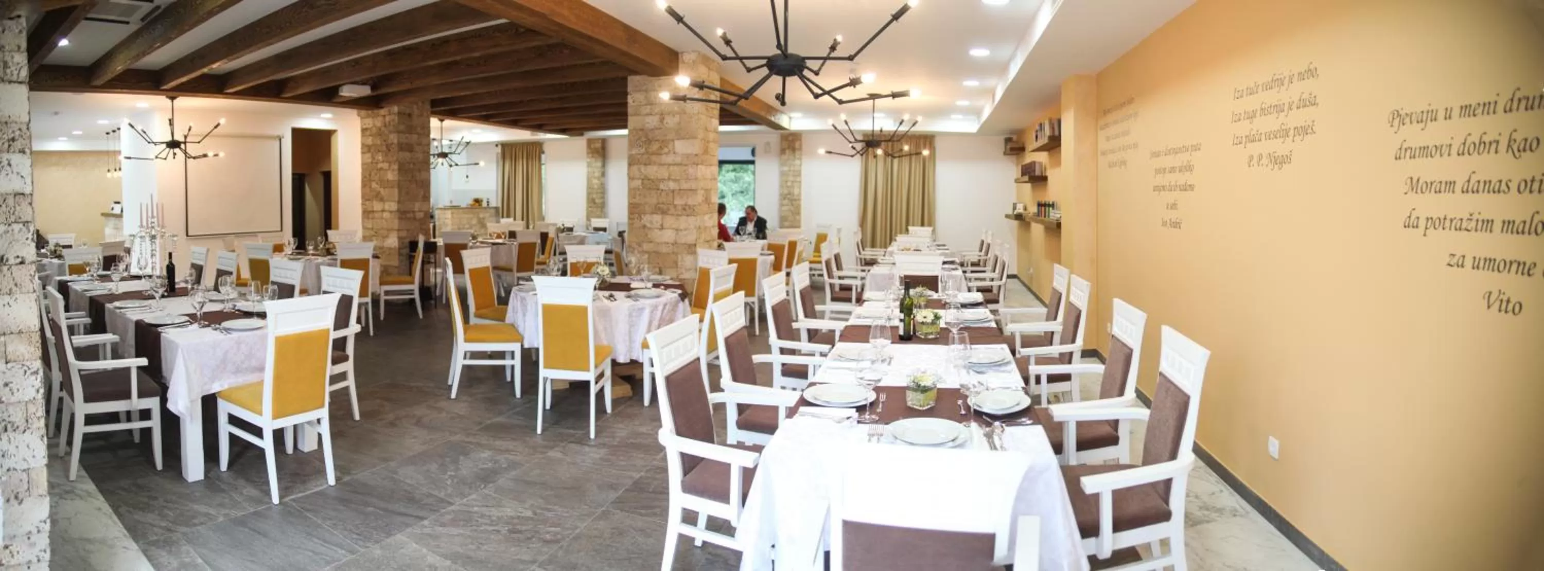 Restaurant/places to eat in Hotel Serdar