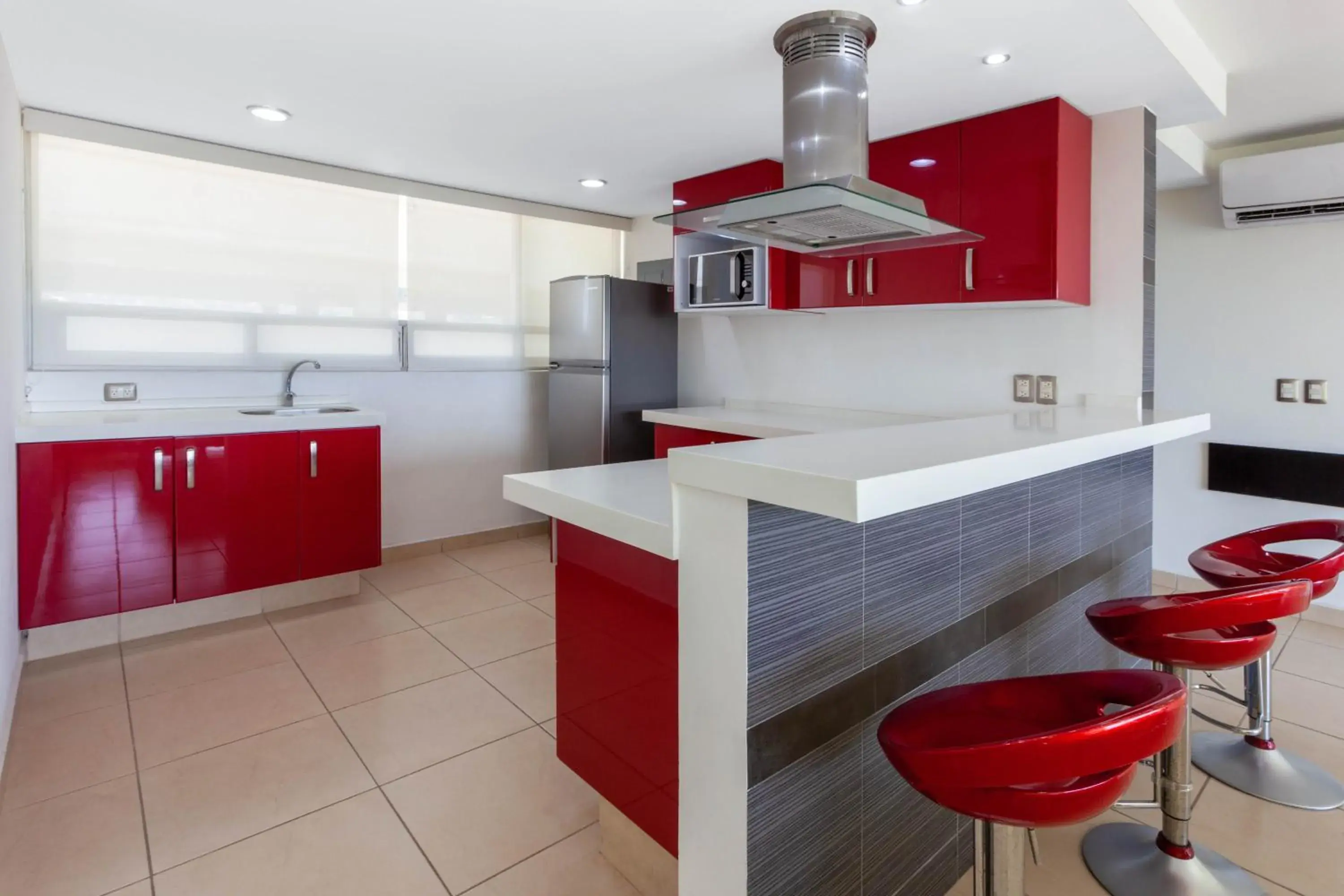 Kitchen or kitchenette, Kitchen/Kitchenette in Ramada by Wyndham Acapulco Hotel & Suites