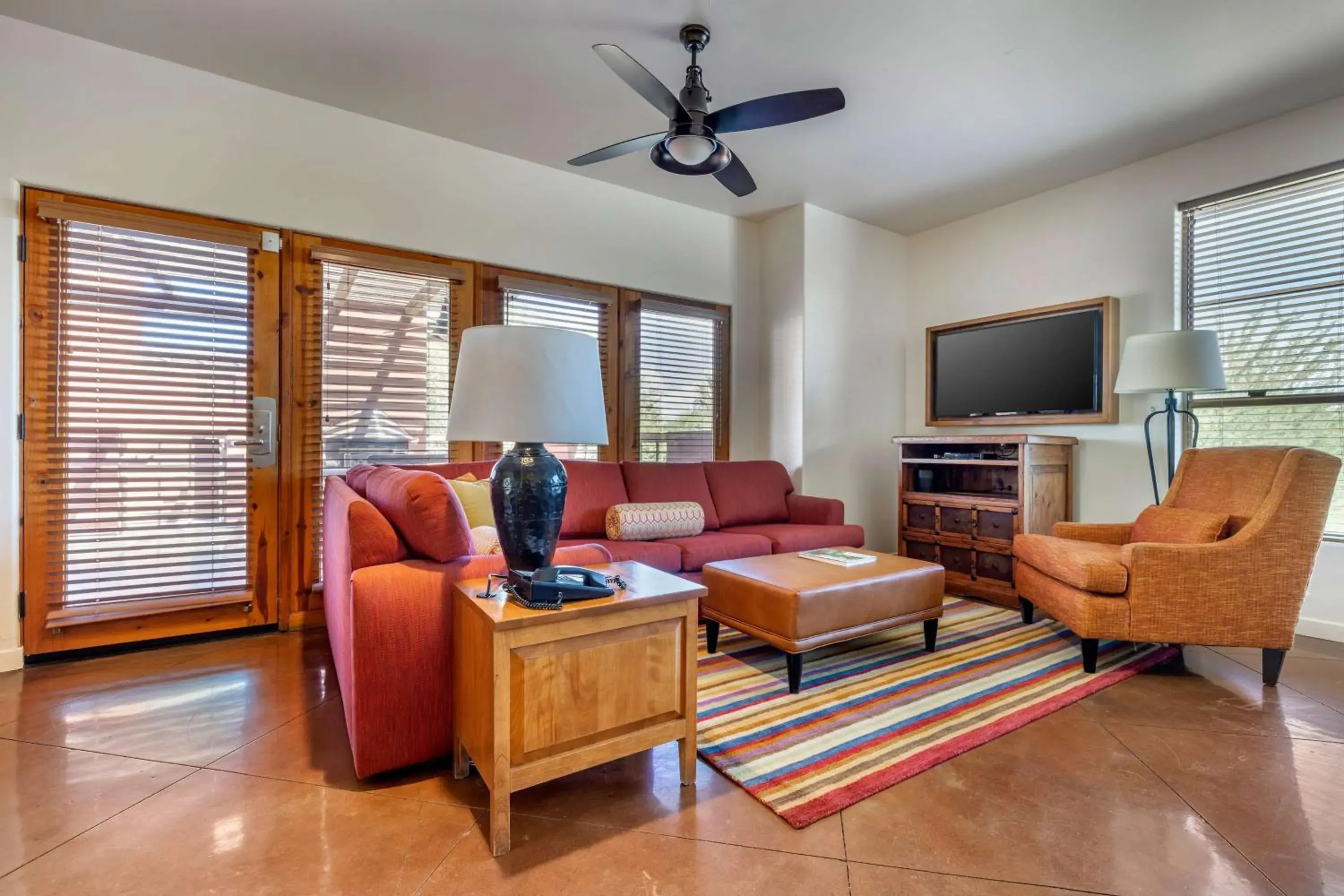 Living room, Seating Area in Hilton Grand Vacations Club Palm Desert