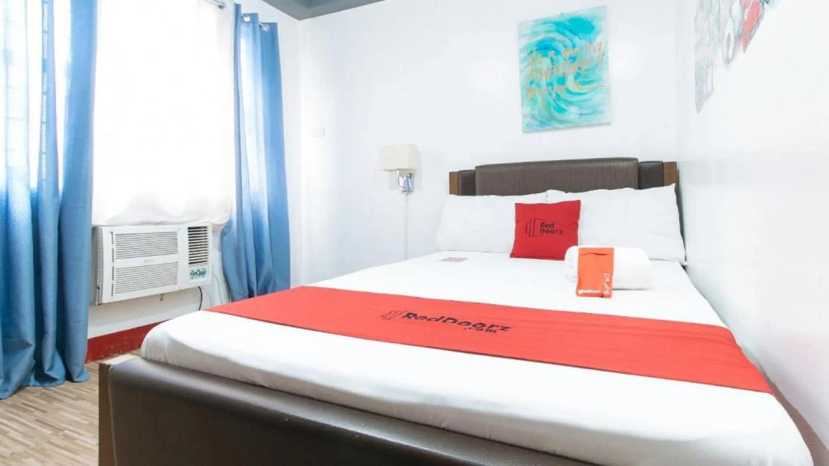 Bedroom, Bed in RedDoorz near Quirino Station