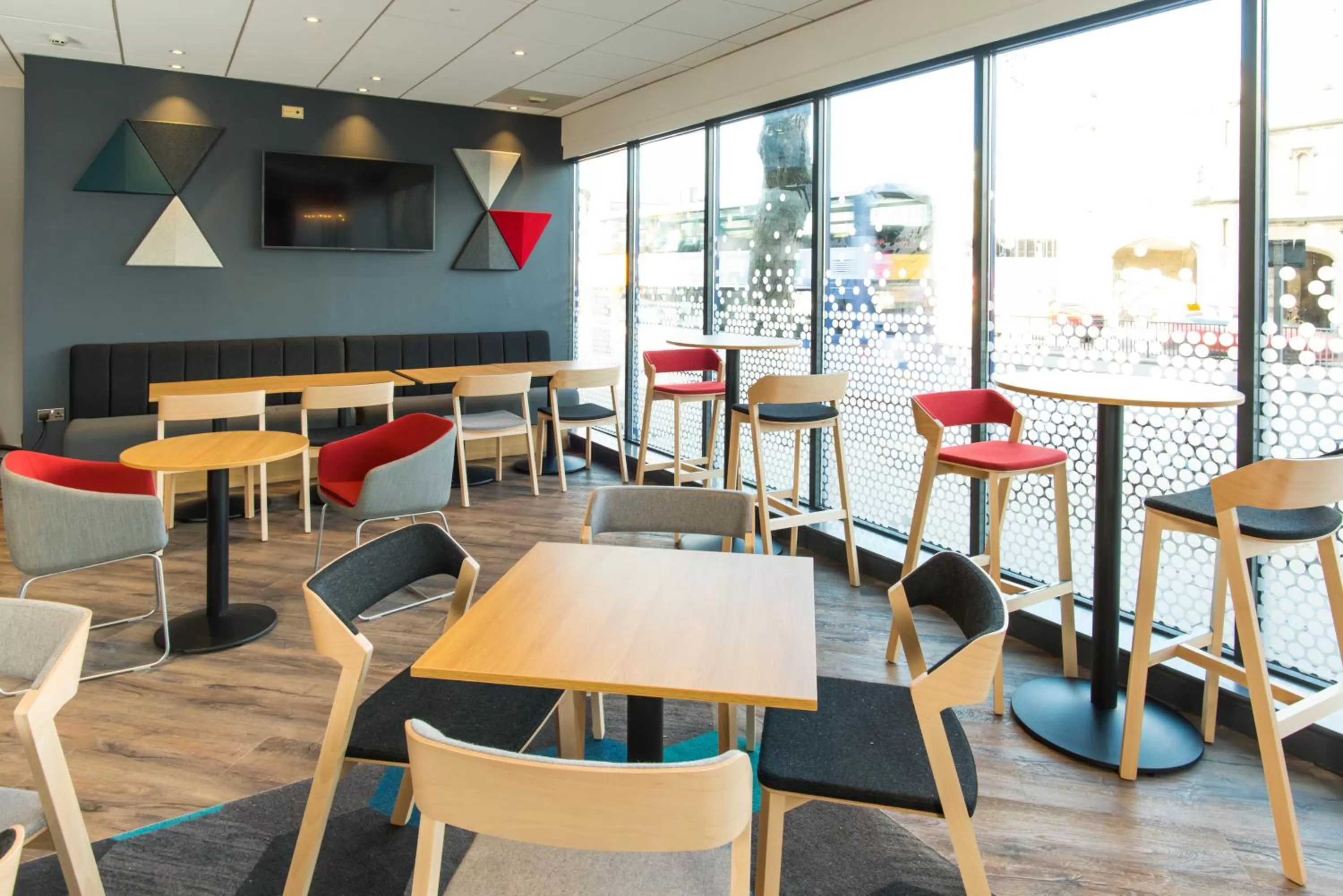 Lobby or reception in Holiday Inn Express Bristol City Centre by IHG