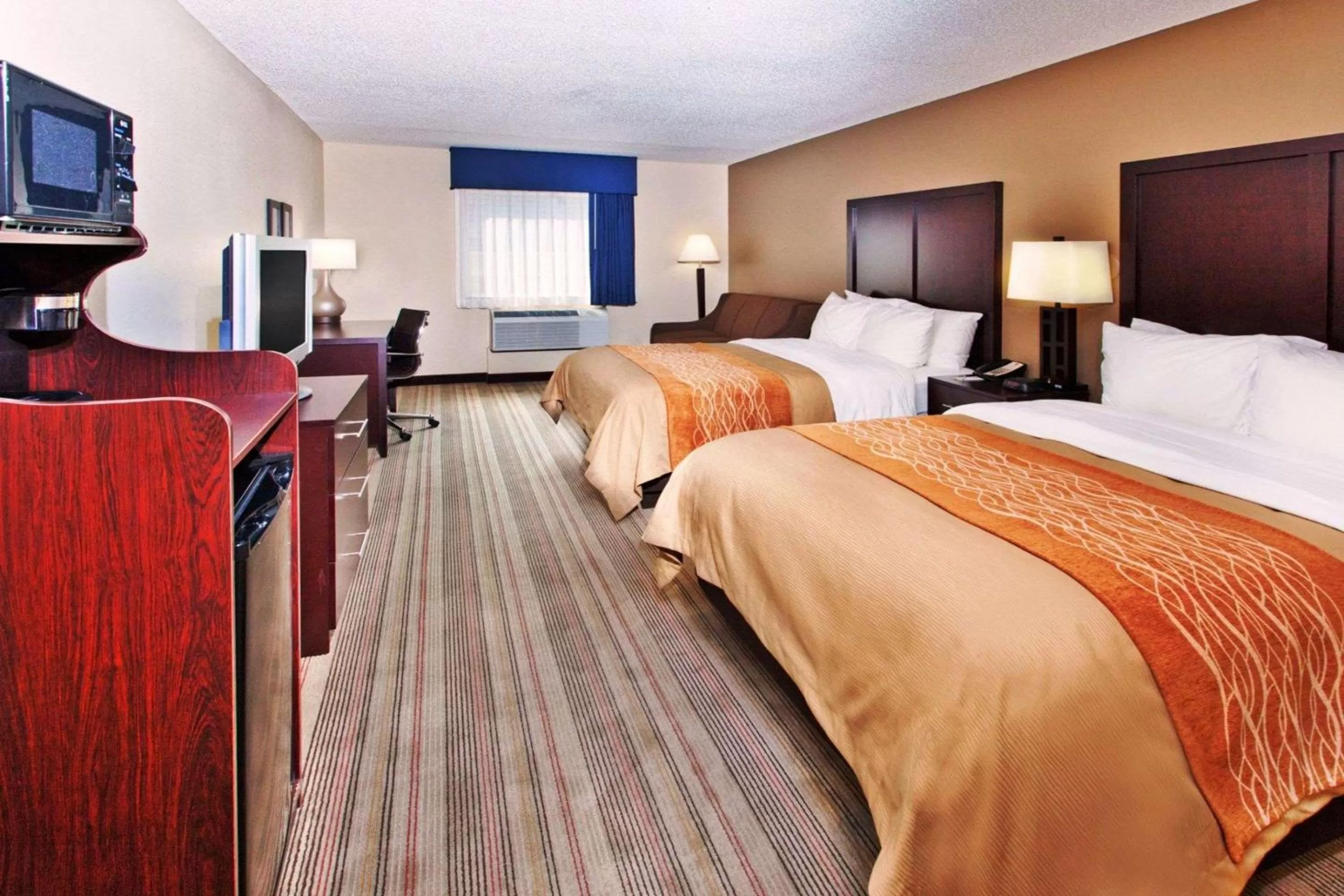 Photo of the whole room, Bed in Comfort Inn Blairsville Butternut Creek