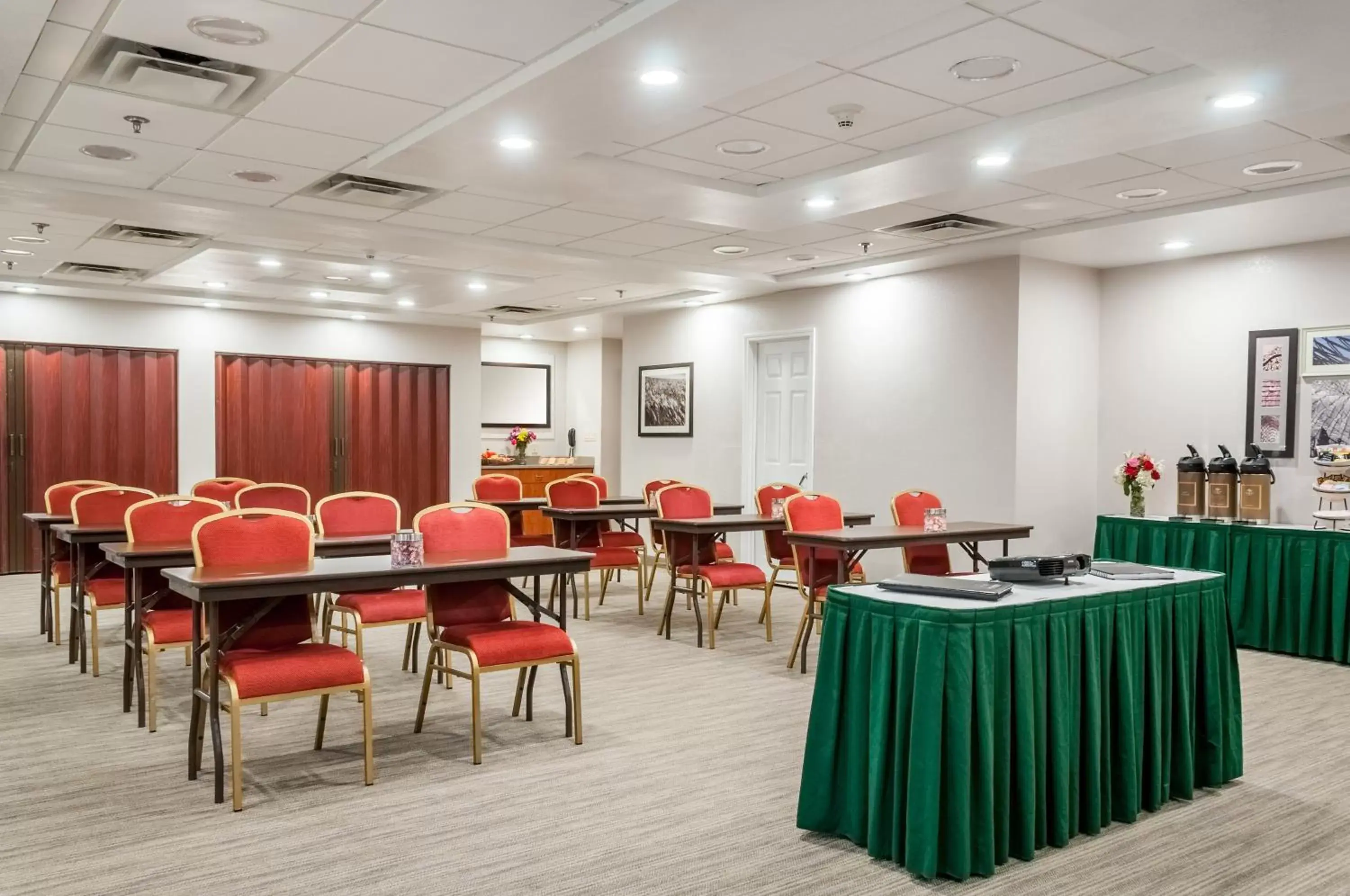 Business facilities in Country Inn & Suites by Radisson, Cookeville, TN