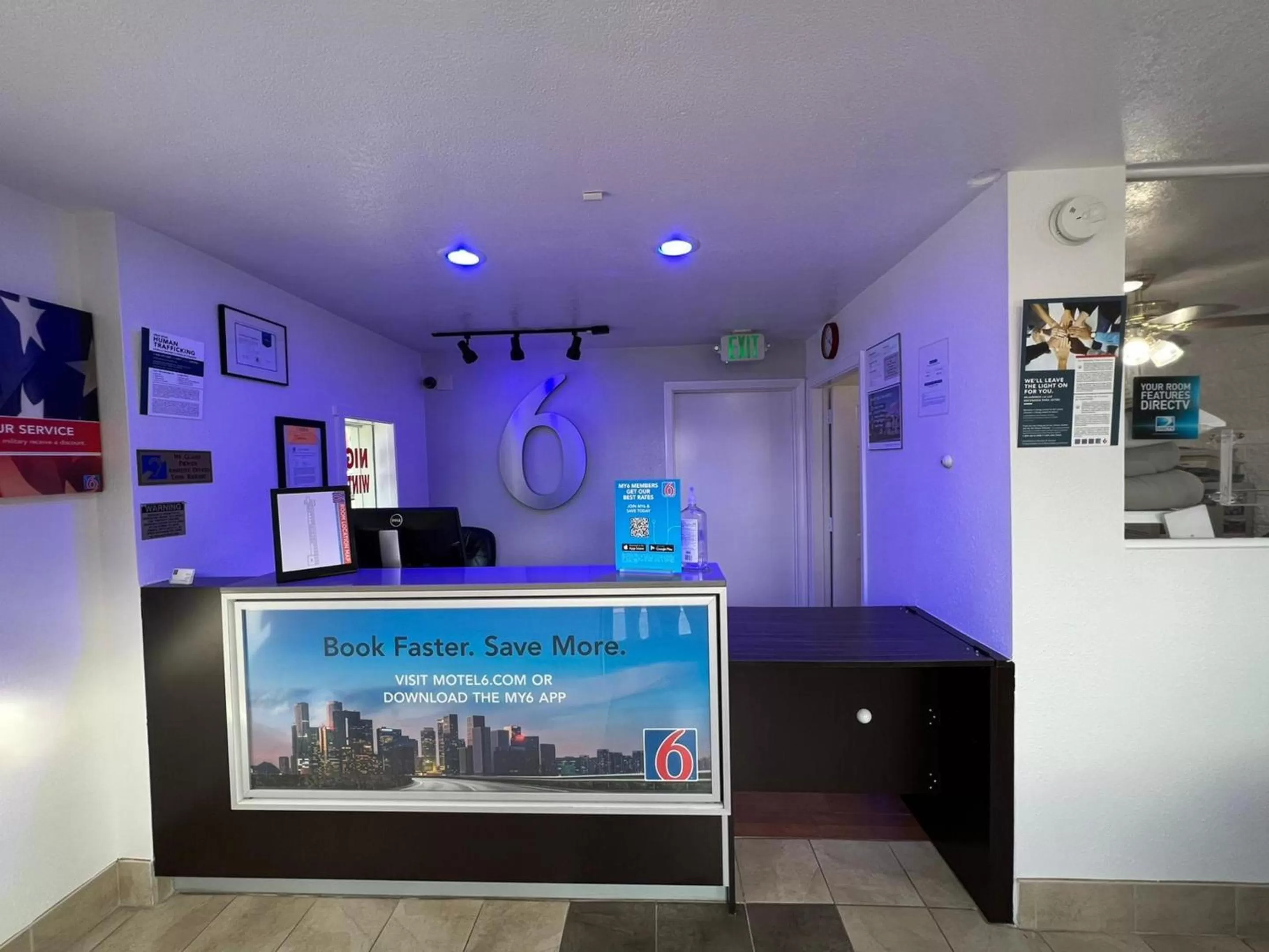 Lobby or reception in Motel 6-Orange, CA - Anaheim