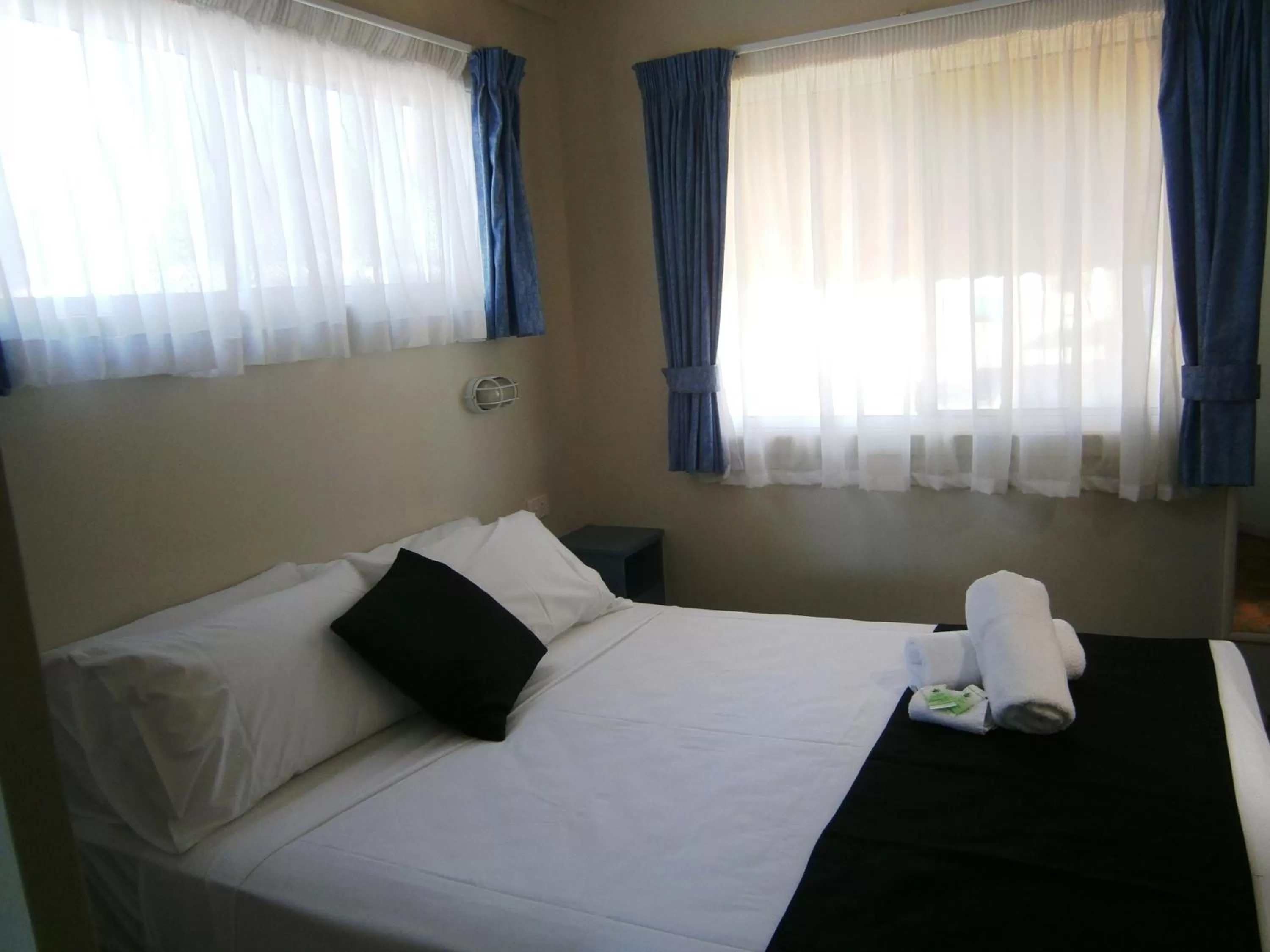 Bedroom, Bed in Woolgoolga Beach Holiday Park
