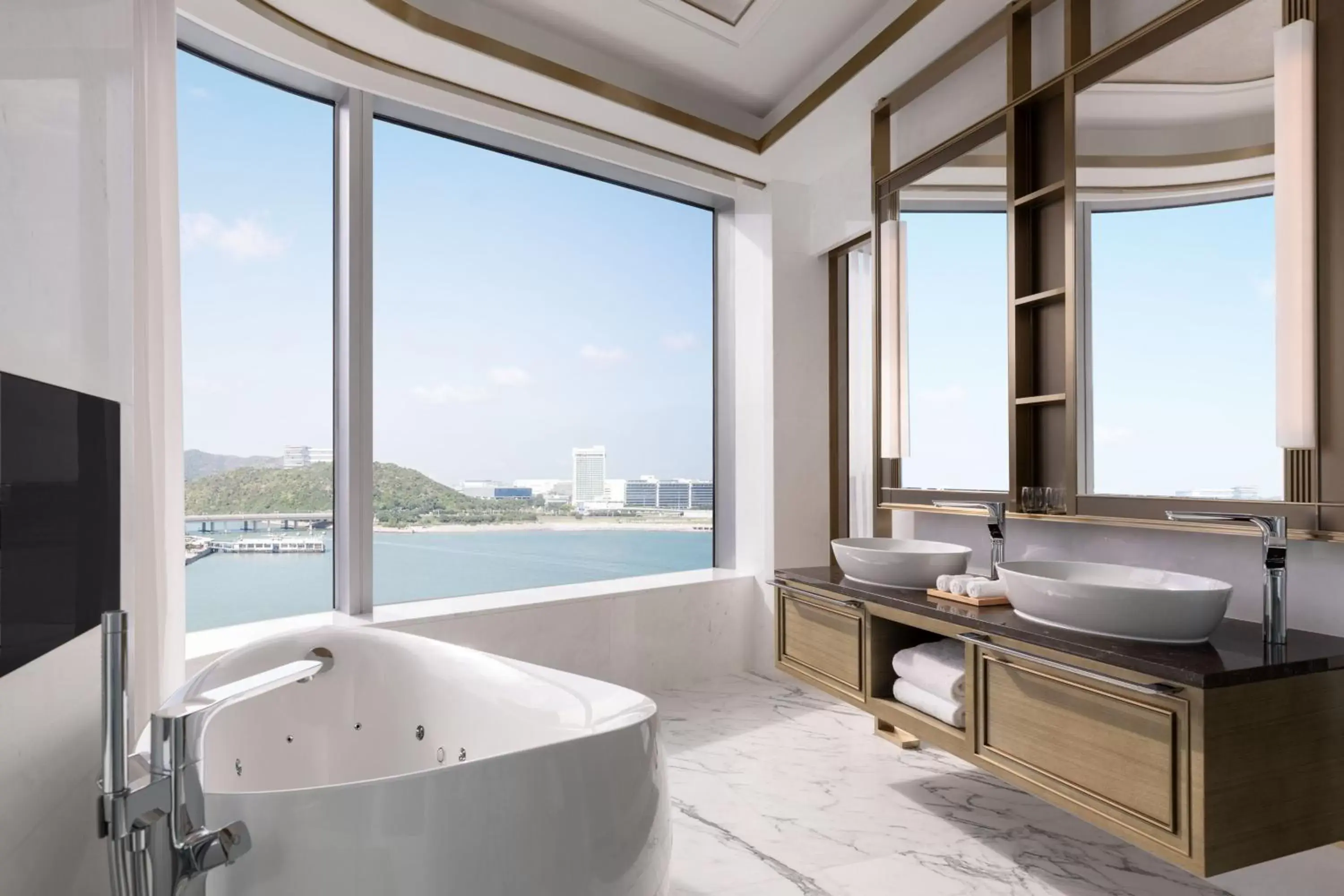 Bedroom, Bathroom in Sheraton Hong Kong Tung Chung Hotel