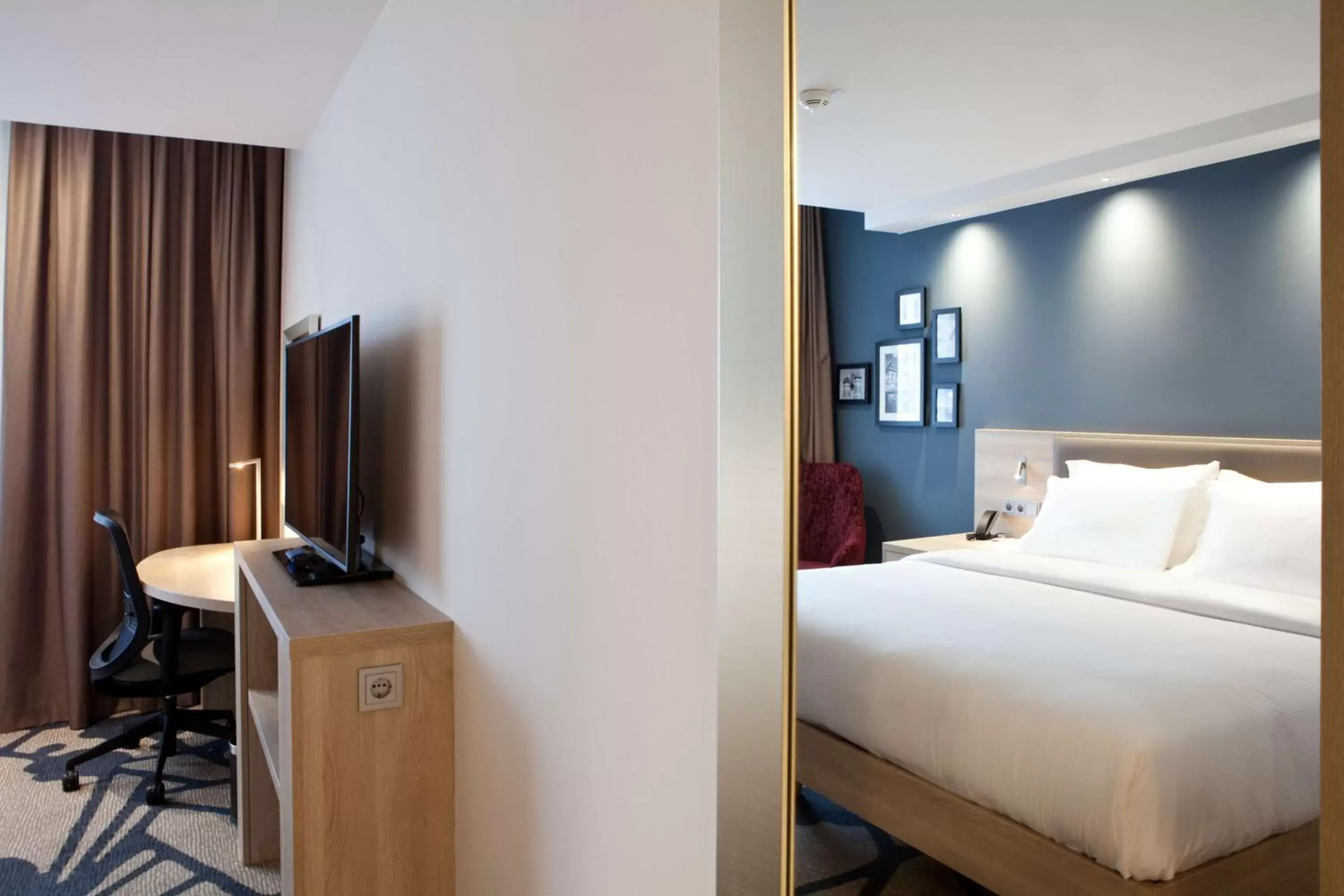 Bedroom, Bed in Hampton By Hilton Munich City Center East