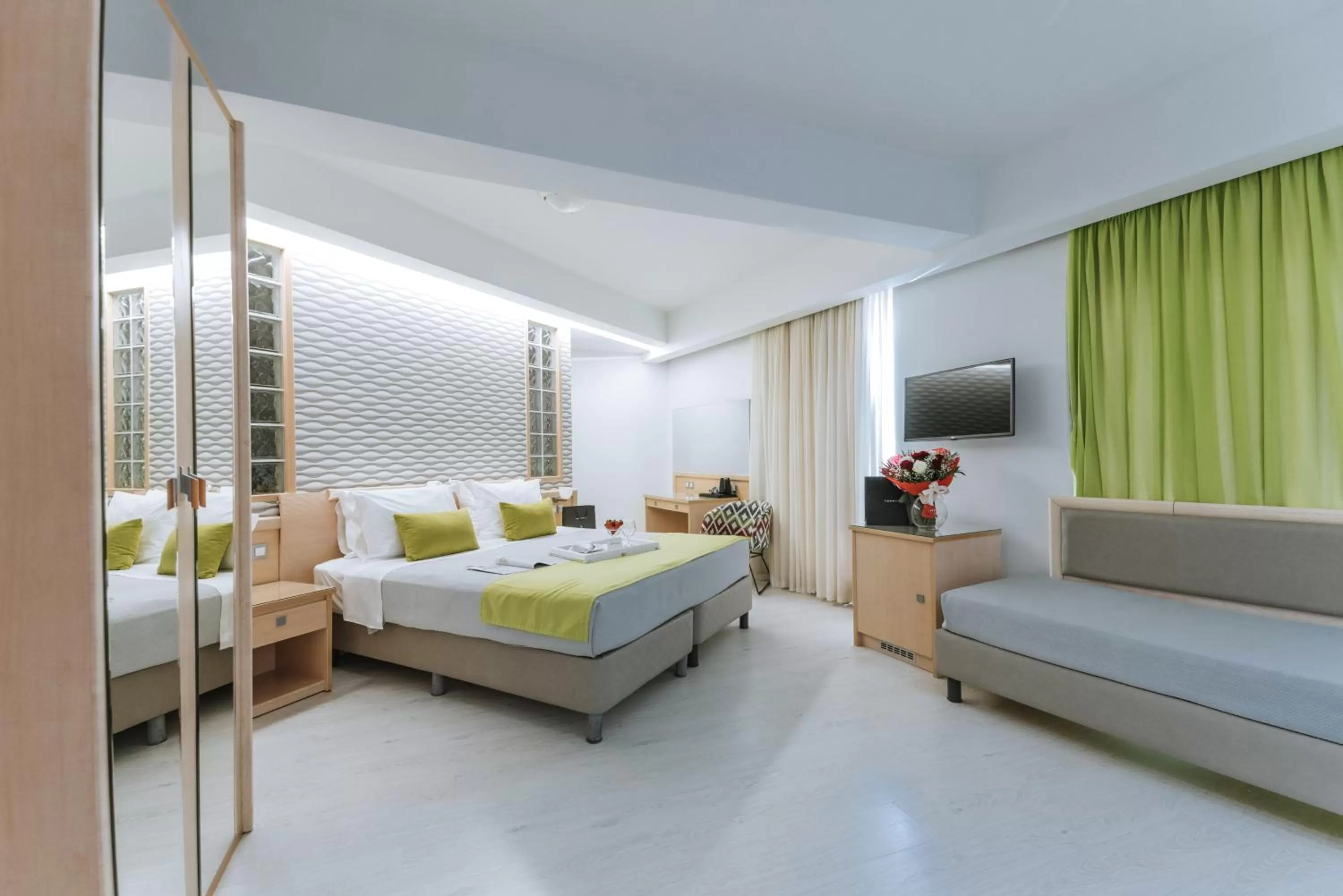 Photo of the whole room, Bed in Semiramis City Hotel