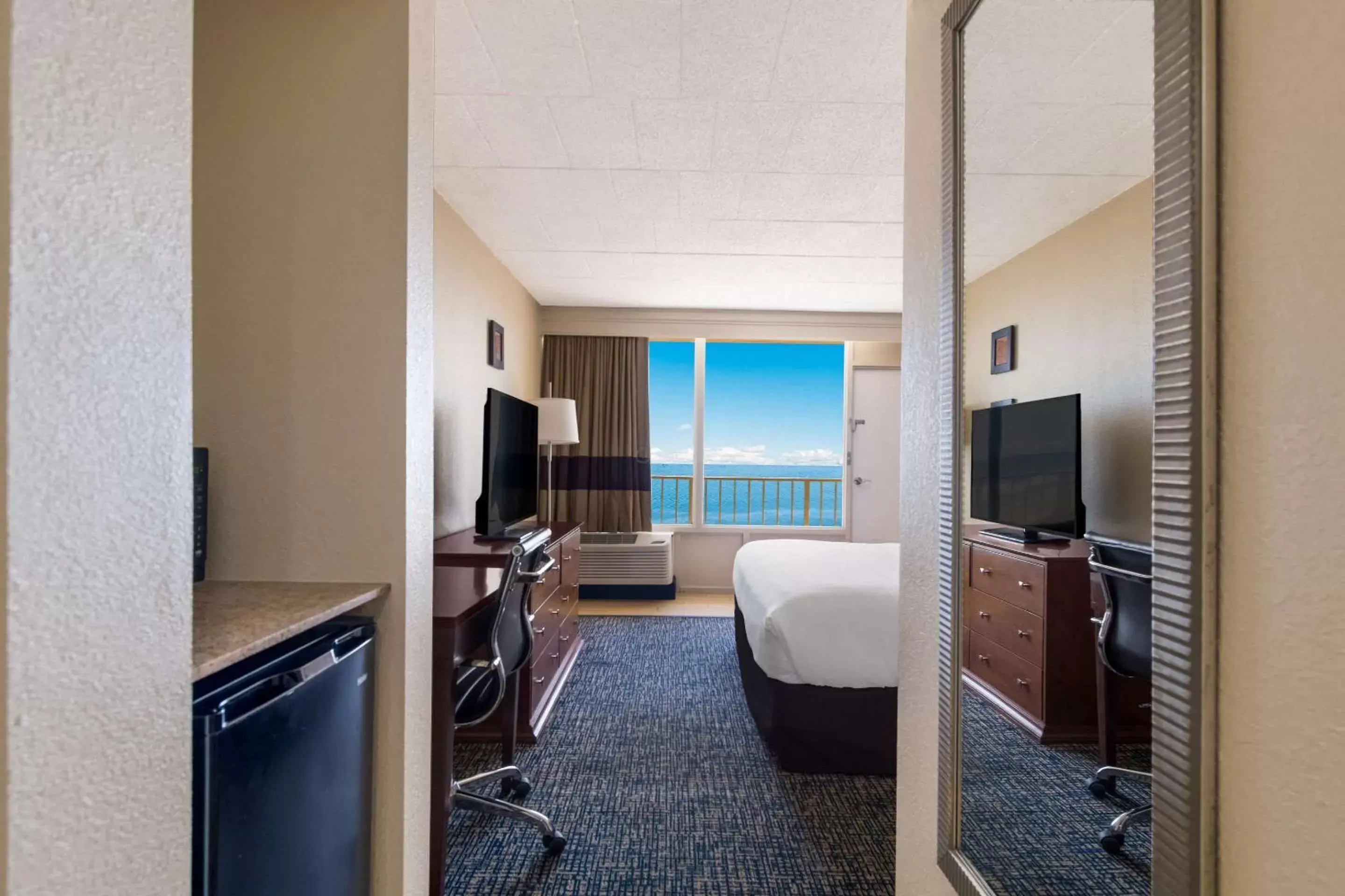 Bedroom, Sea View in Comfort Inn South Oceanfront