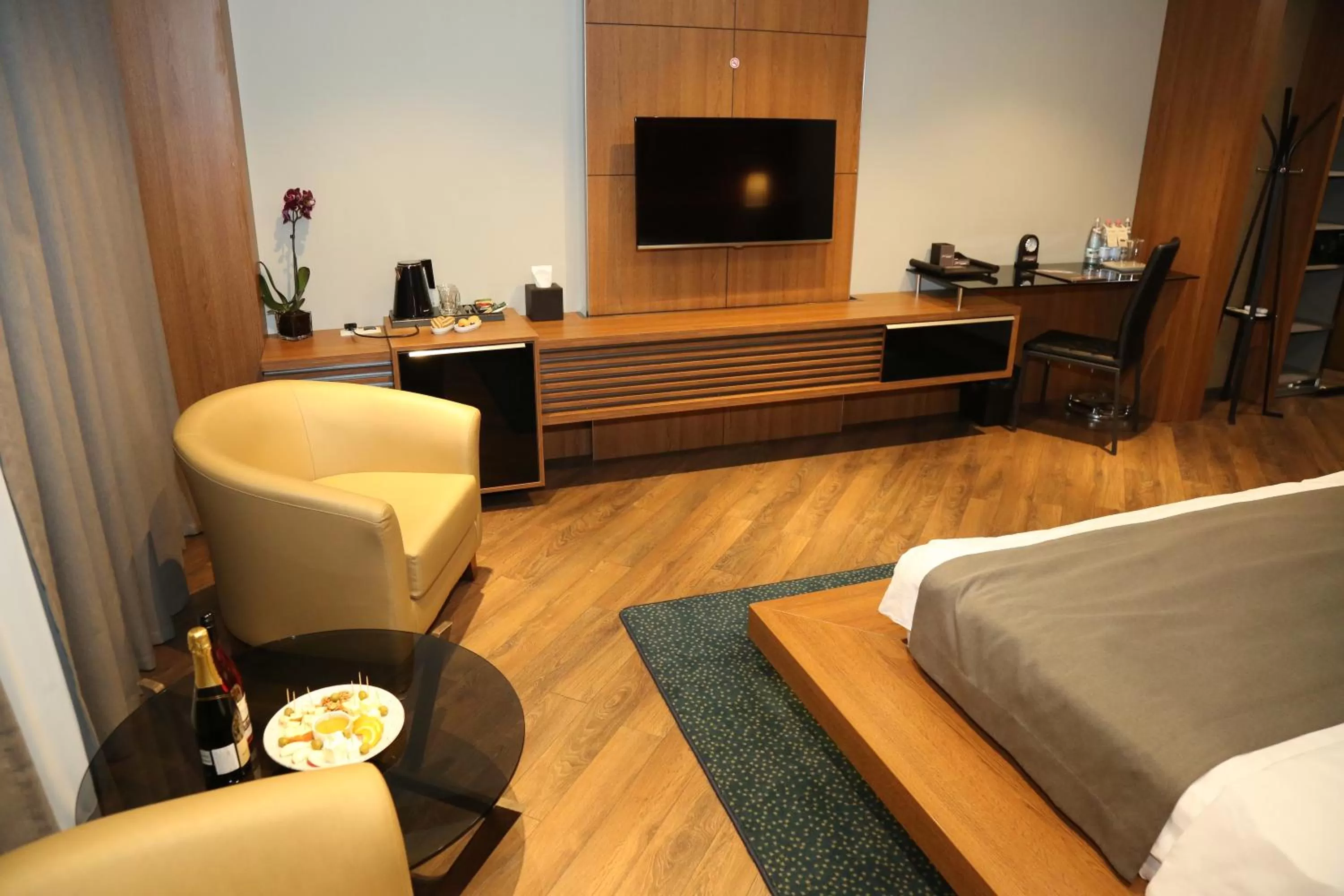 Seating area in Golden Palace Hotel