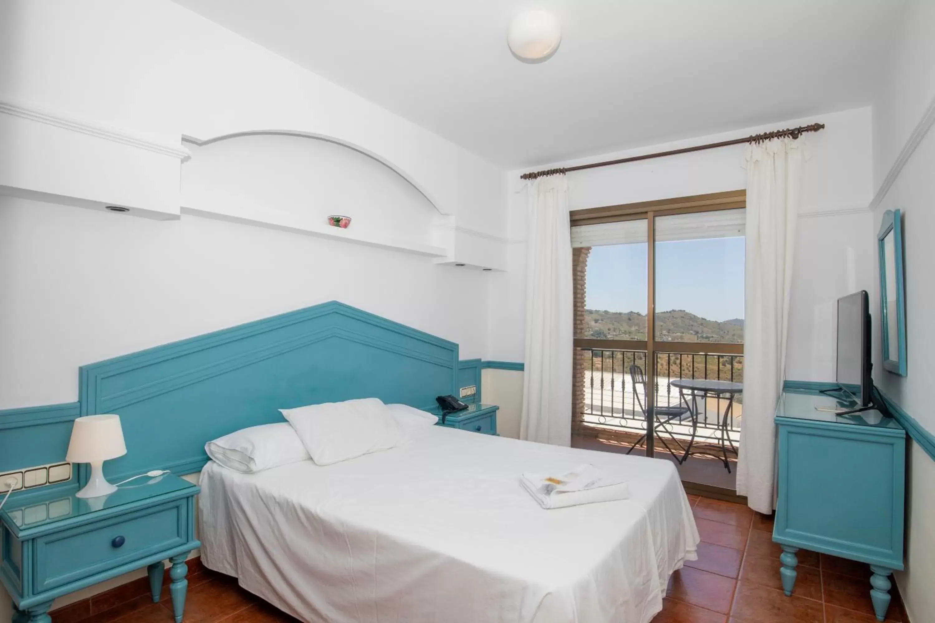 Photo of the whole room, Bed in Hotel y Bungalows Balcón de Competa