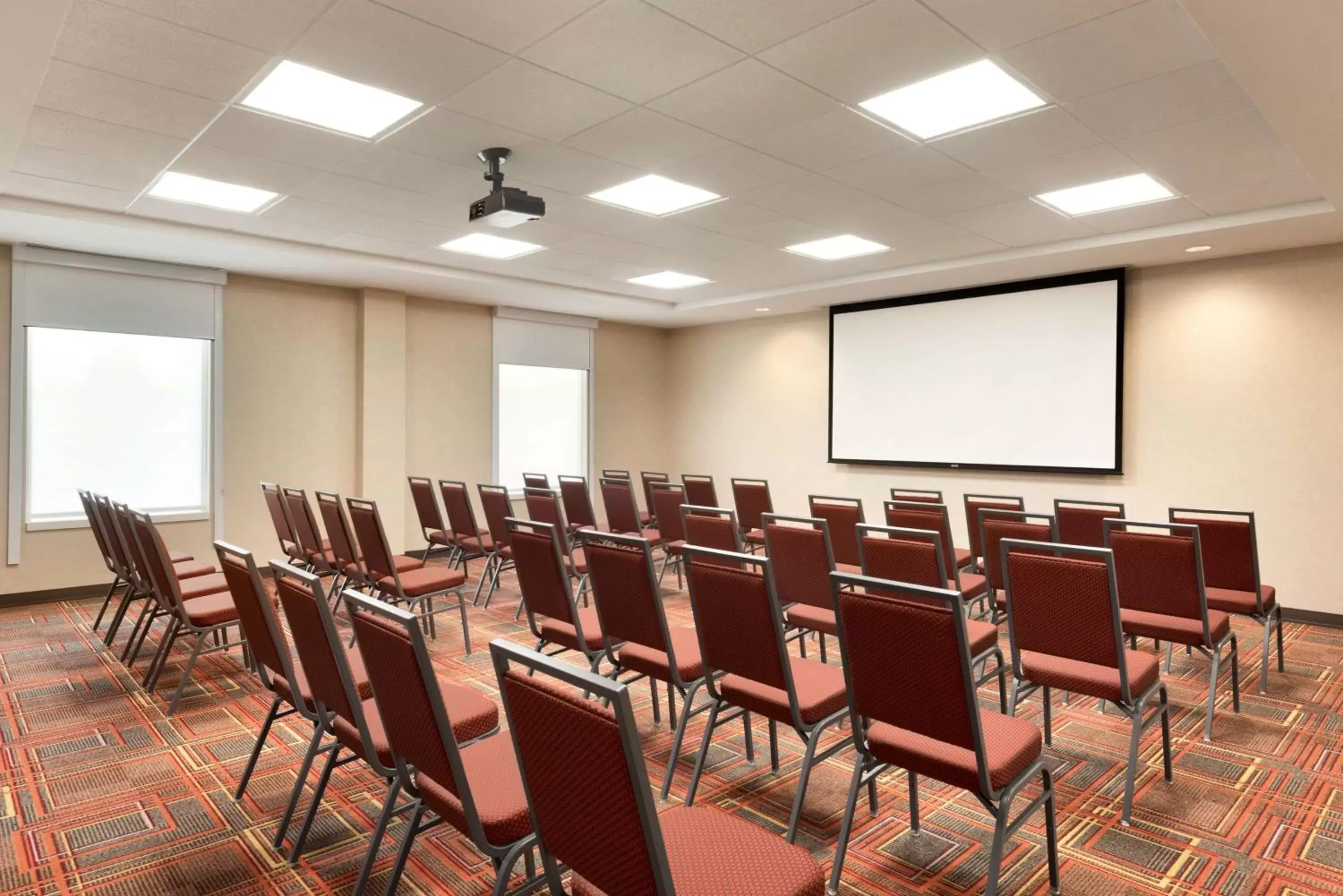 Meeting/conference room in Home2 Suites by Hilton Milwaukee Brookfield