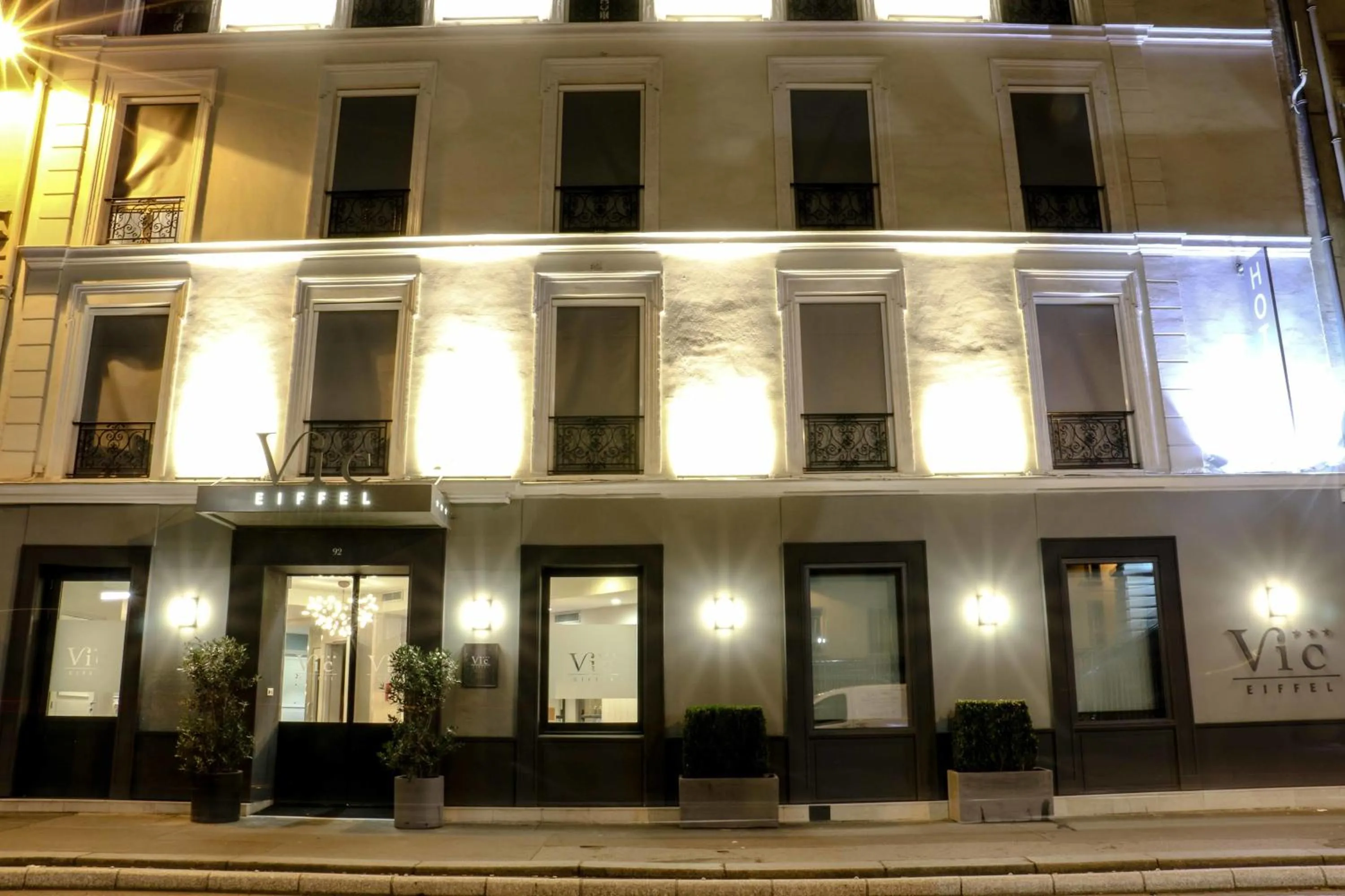 Facade/entrance in Hôtel Vic Eiffel