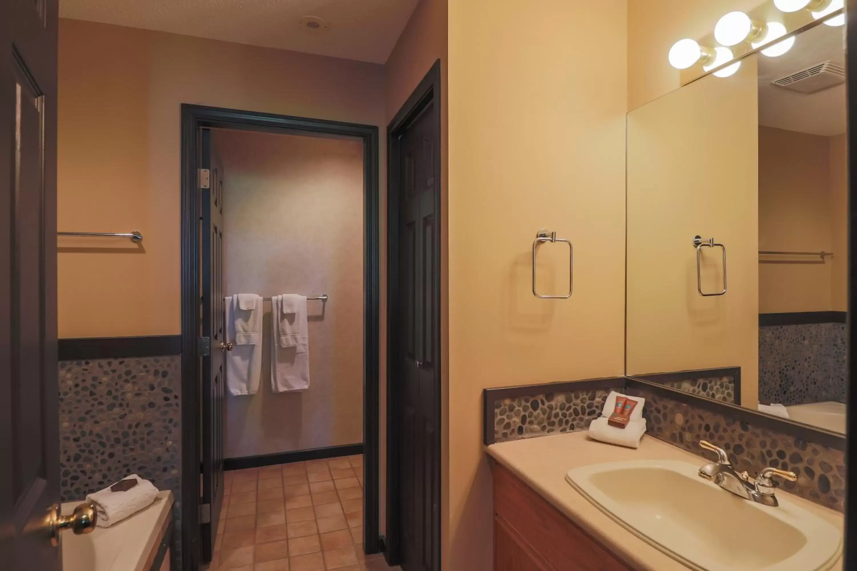 Bathroom in Pacific Shores Resort & Spa