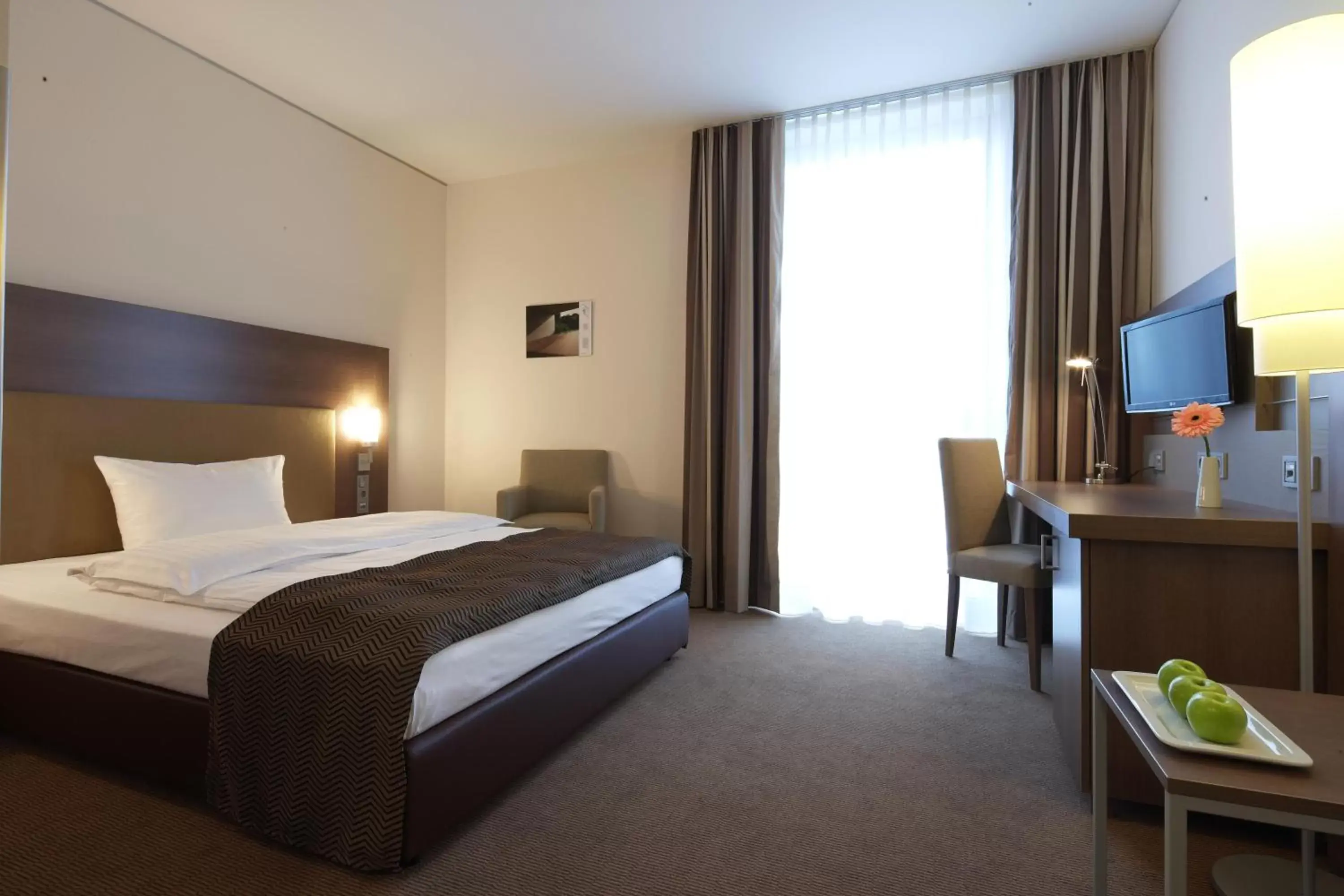 Photo of the whole room, Room Photo in IntercityHotel Mannheim