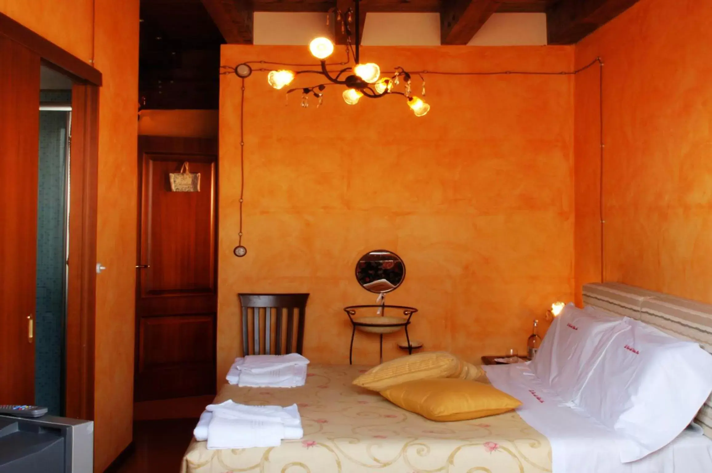 Photo of the whole room, Room Photo in La Casa sulla Collina d'Oro