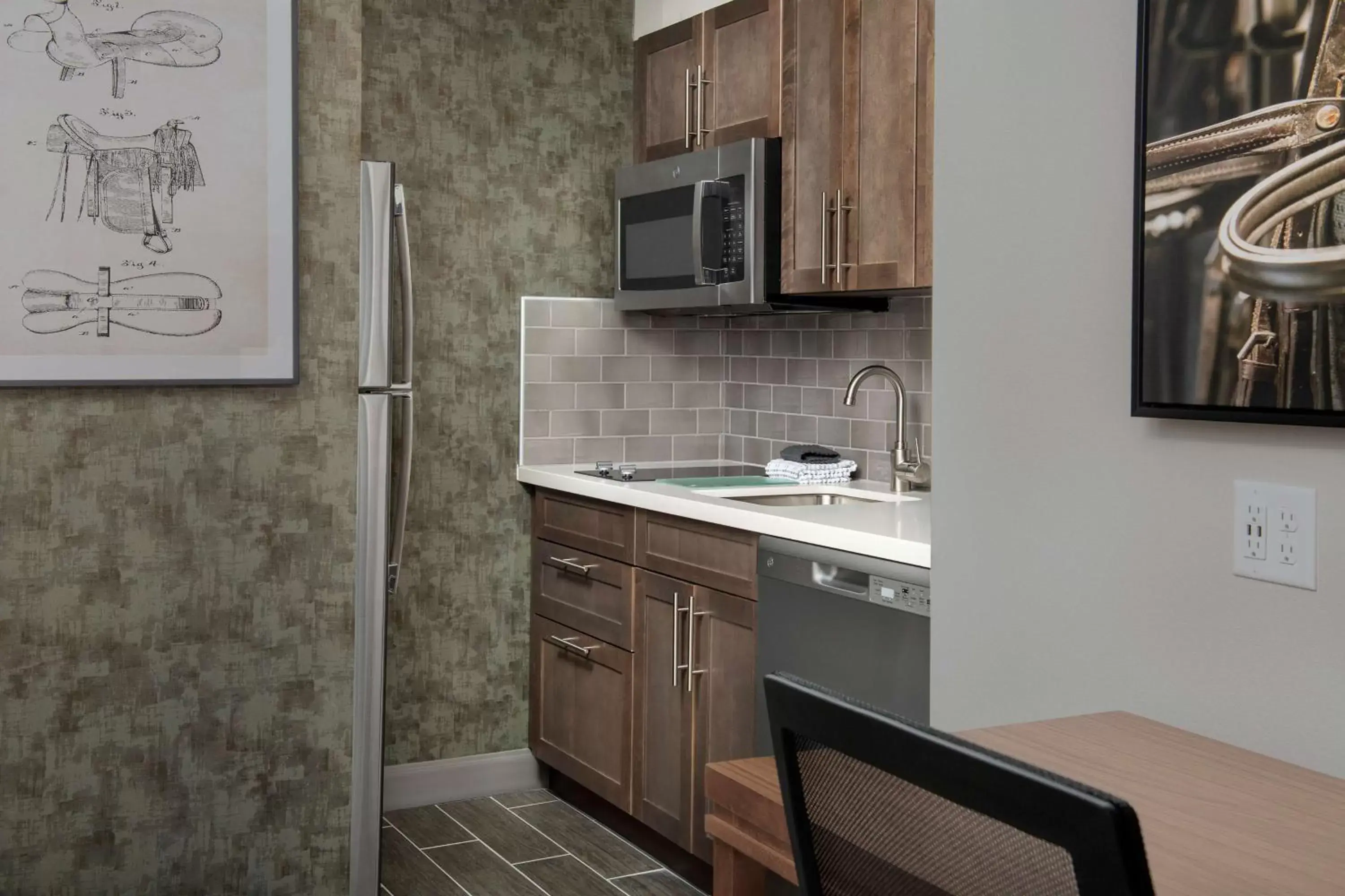 Kitchen or kitchenette, Kitchen/Kitchenette in Homewood Suites By Hilton Louisville Airport