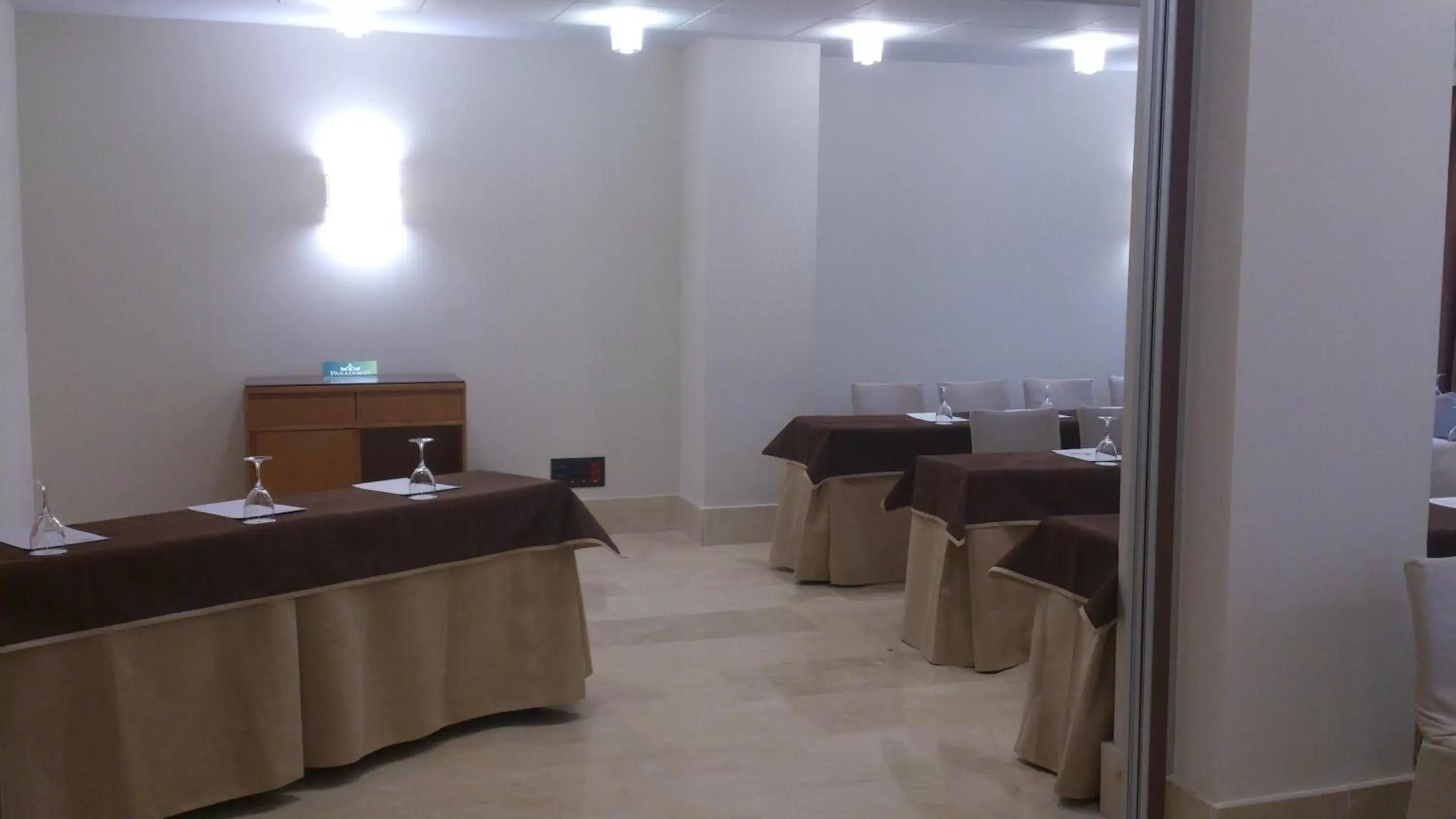 Business facilities, Restaurant/Places to Eat in Parador de Villafranca del Bierzo