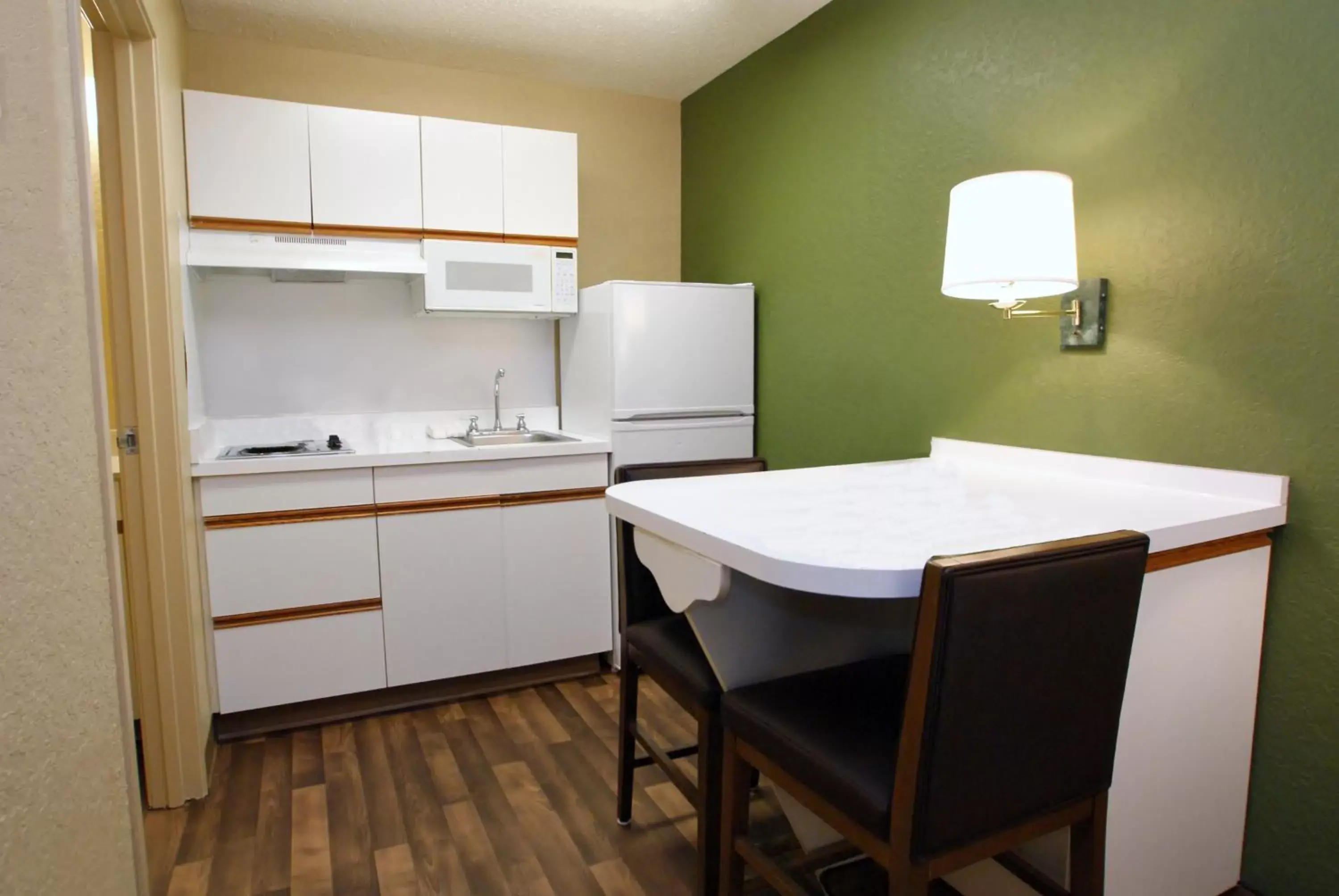 Kitchen or kitchenette, Kitchen/Kitchenette in Extended Stay America Suites - Atlanta - Perimeter - Hammond Drive