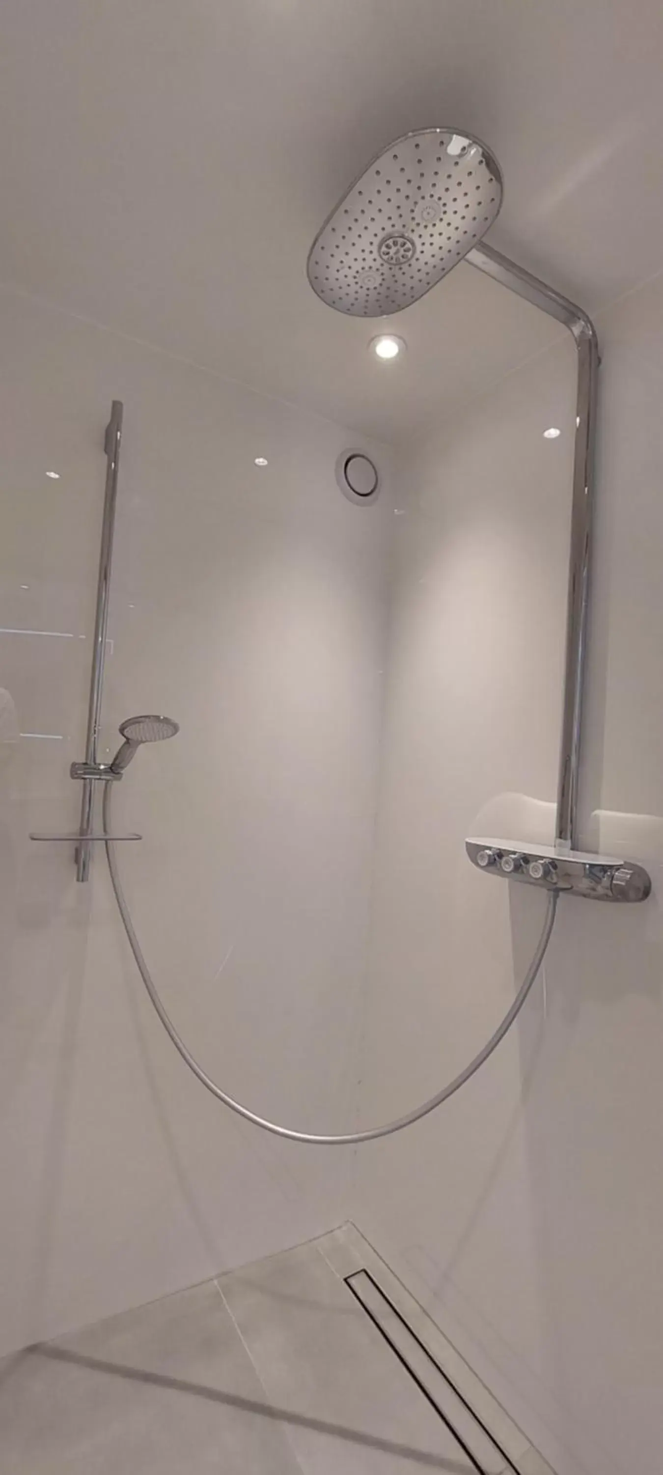 Shower, Bathroom in BenB-Hollandsingel