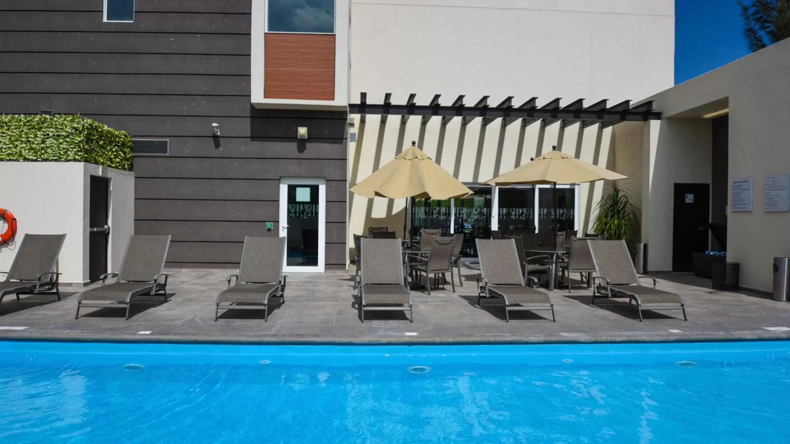 Swimming Pool in Holiday Inn Express and Suites Celaya, an IHG Hotel