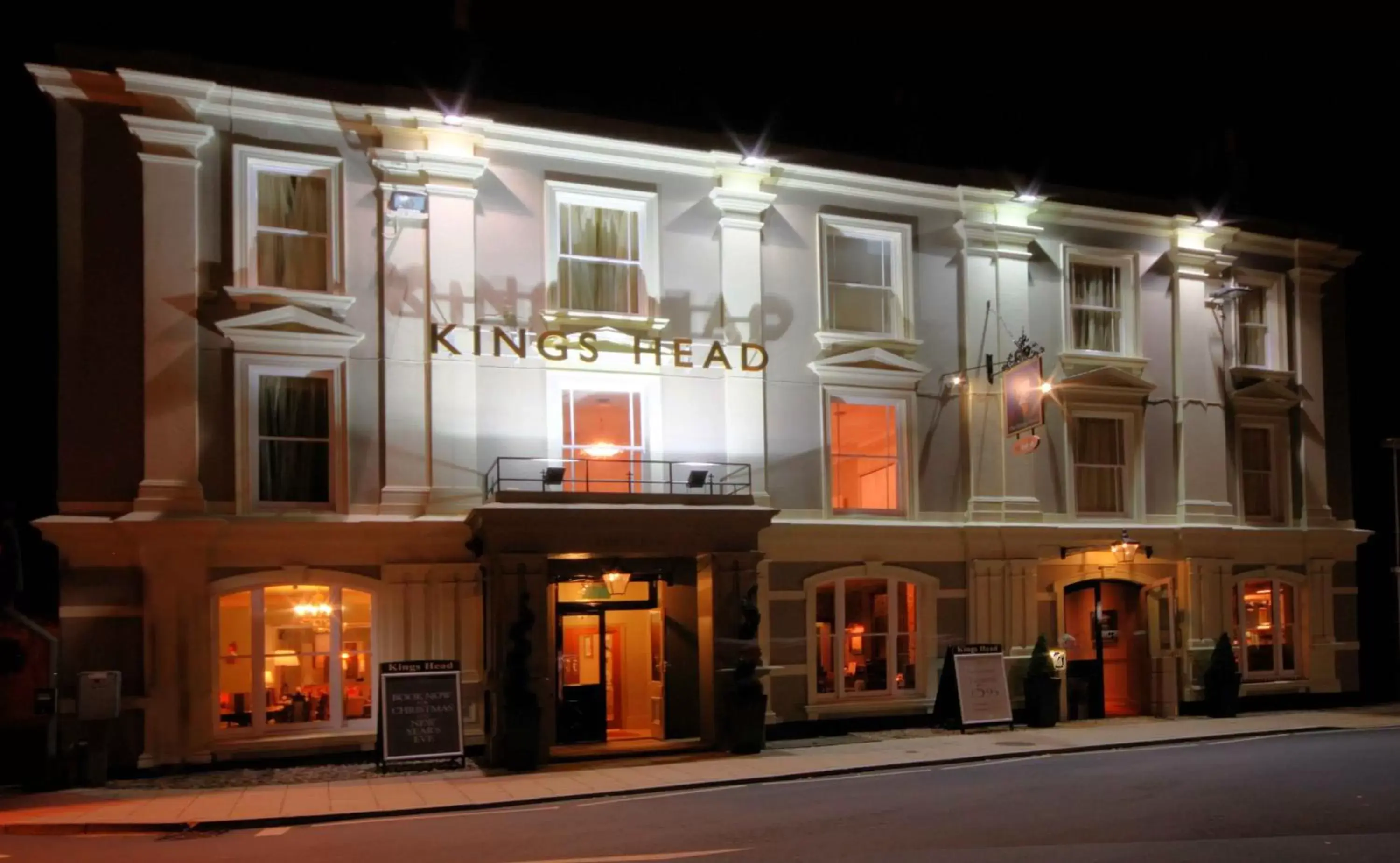 Facade/entrance, Property Building in King's Head Hotel By Greene King Inns