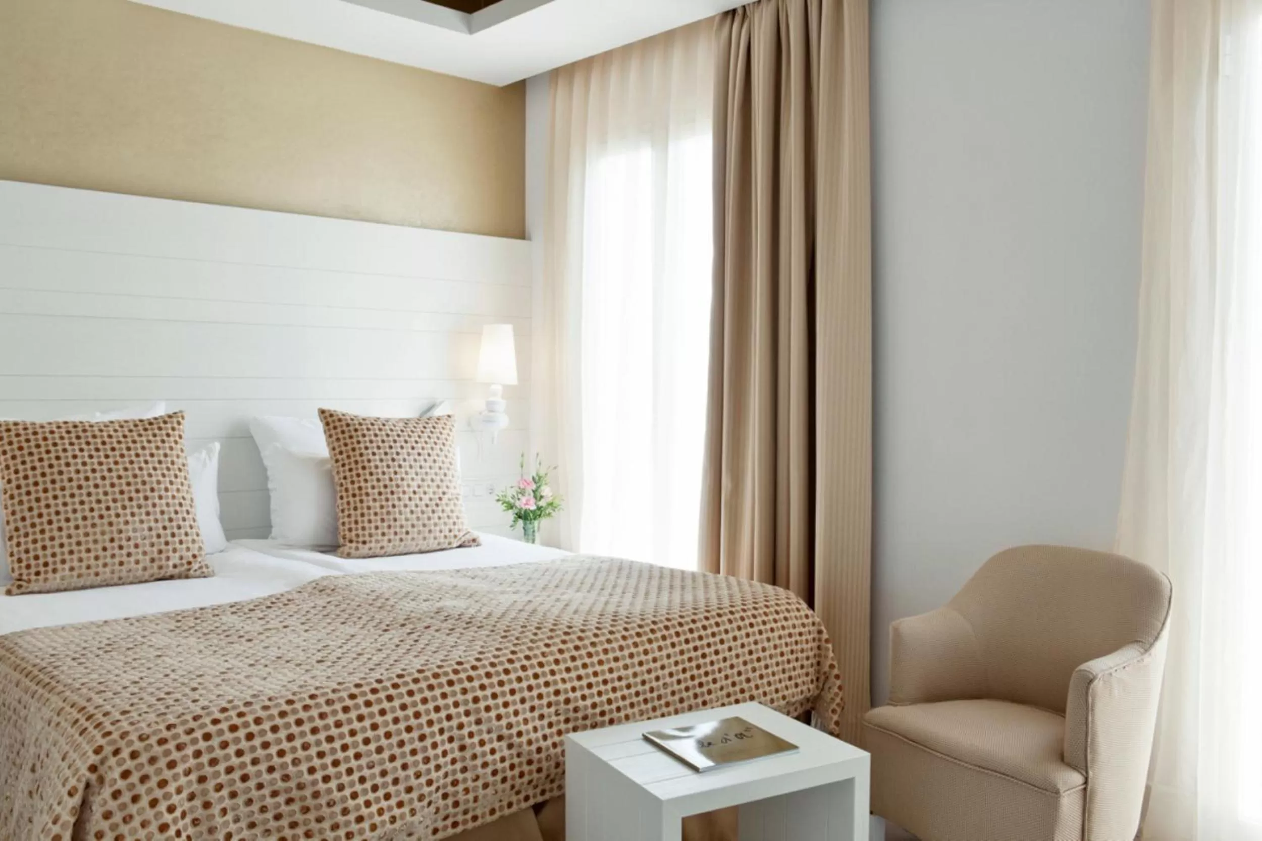 Bed in Hotel Illa d'Or & Club Apts 4* Sup