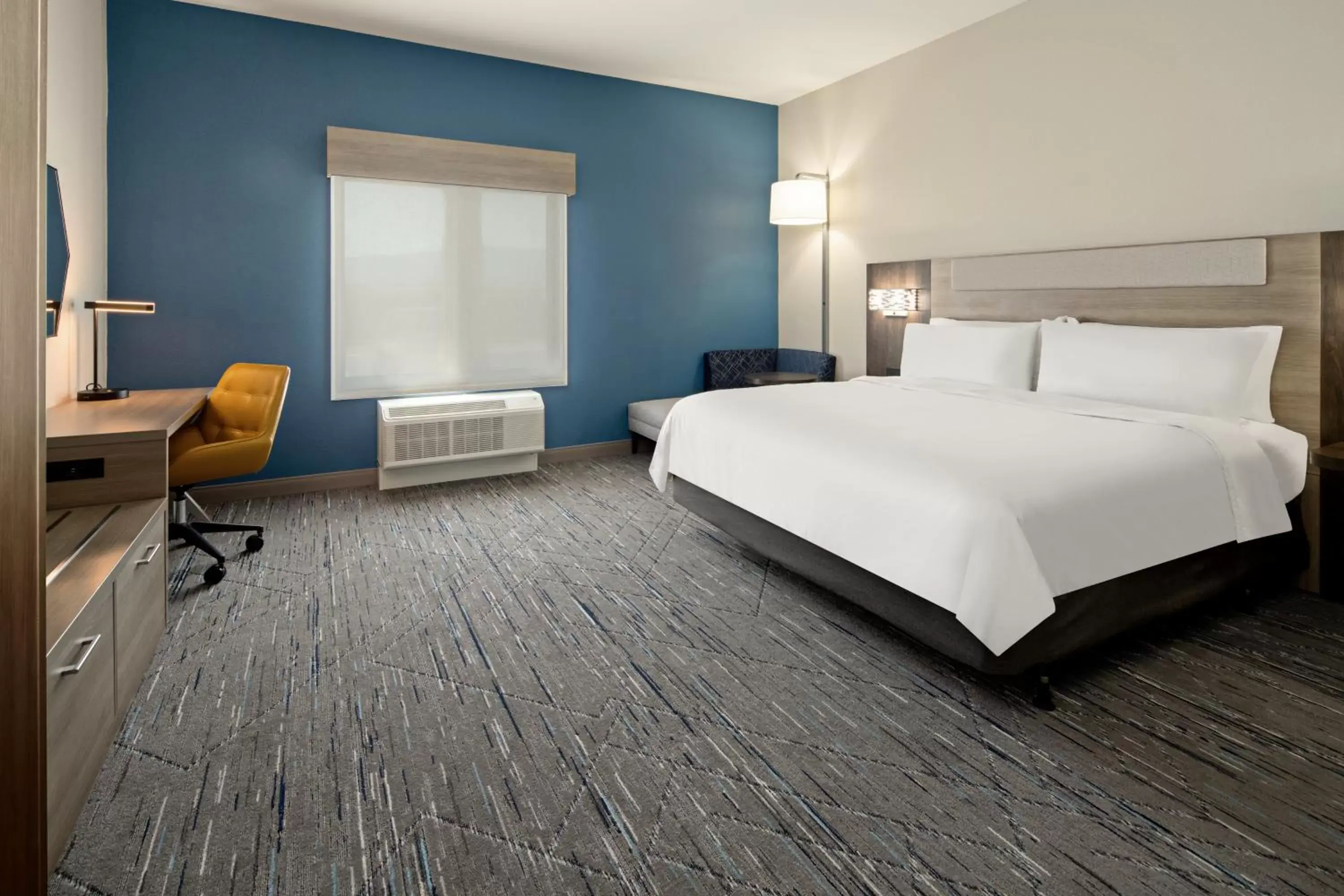 Bed in Holiday Inn Express & Suites Palm Desert - Millennium, an IHG Hotel