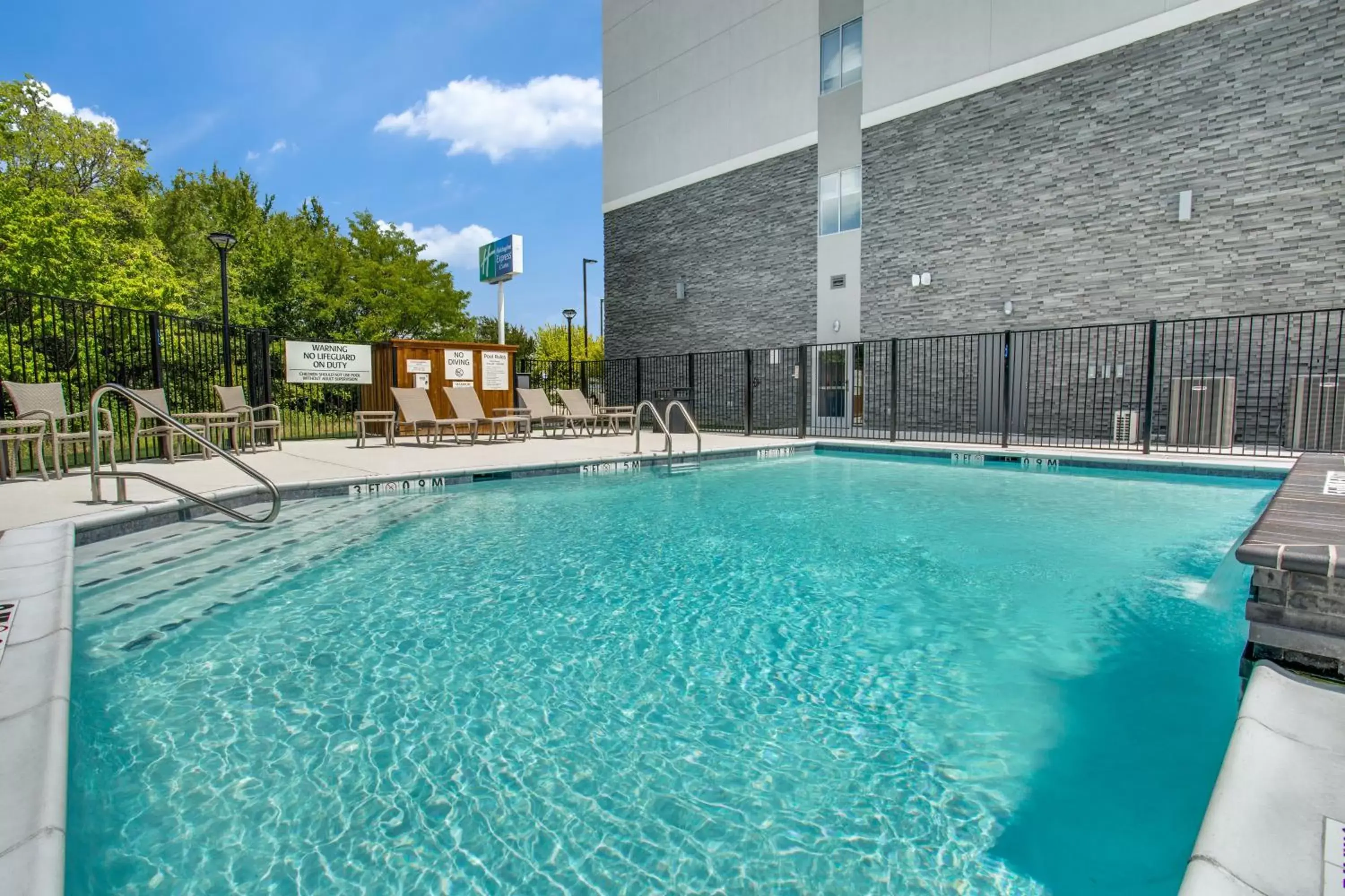 Swimming pool in Holiday Inn Express & Suites - Denton South by IHG Swimming pool in Holiday Inn Express & Suites - Denton South by IHG