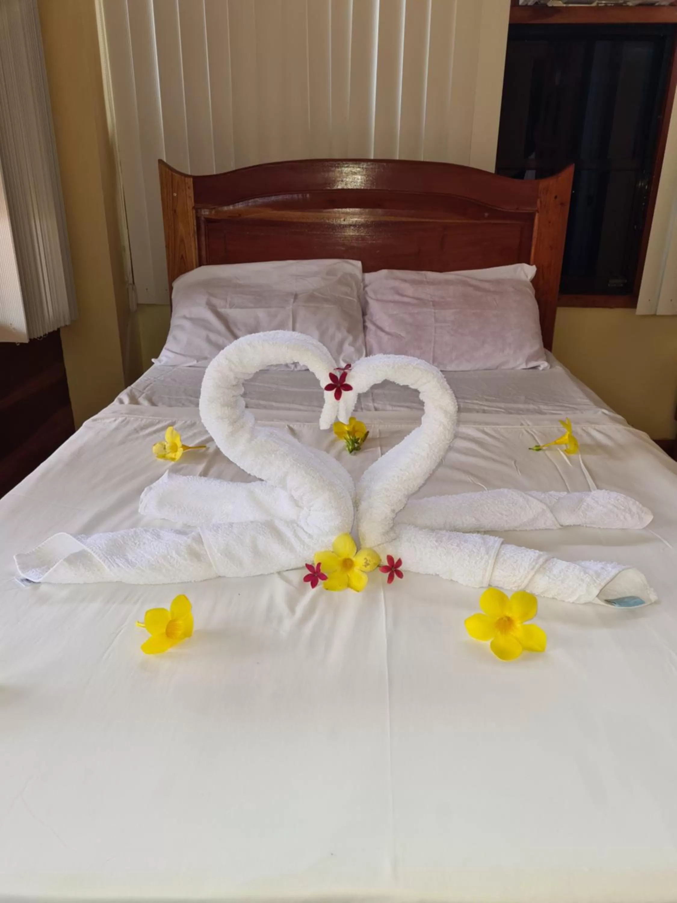 Bedroom, Bed in La-Familia Guest House